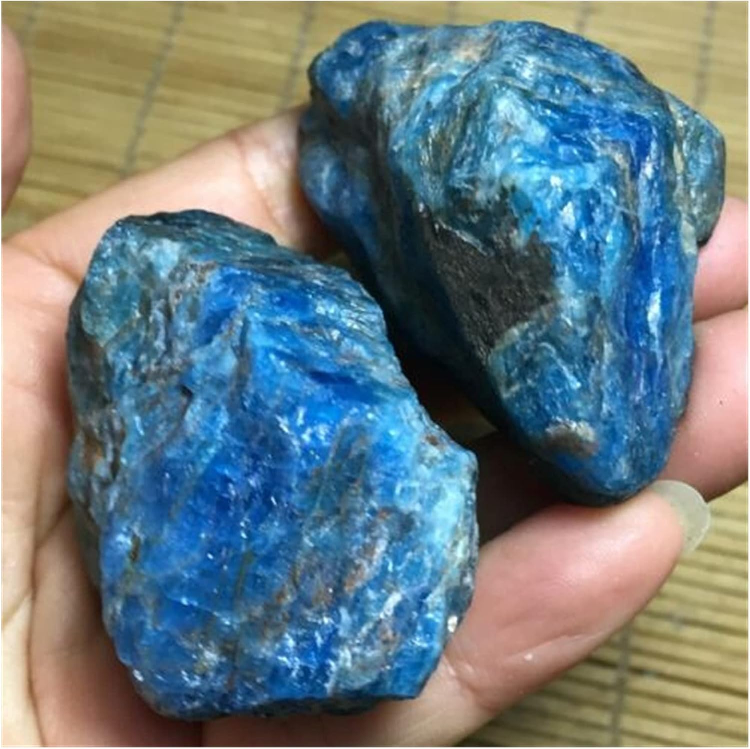 FIDEMM Natural Crystal Rough Natural Apatite Crystal Rough Raw Stone Skirt Sample from Madagascar (Size : 190-200g)