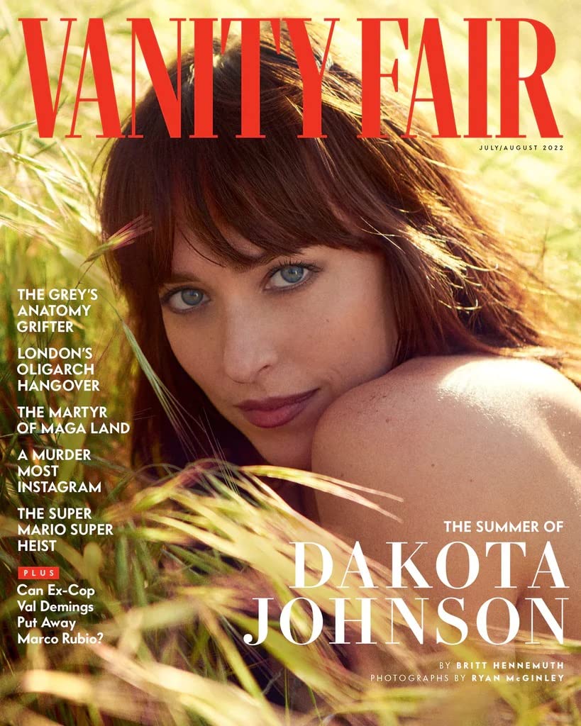 Amazon.co.jp Vanity Fair Magazine July/August 2022 Dakota Johnson