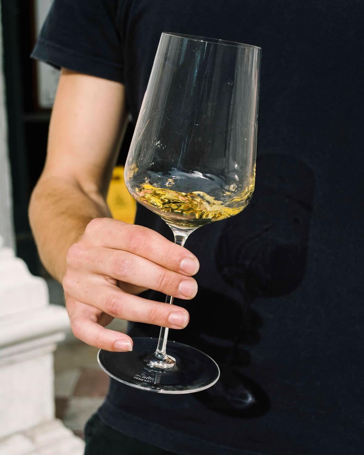 Zalto Universal Wine Glass – Austrian Craftsmanship, Hand-Blown by Master Artisans in Europe – Lead-Free & Dishwasher-Safe Crystal Stemware for Red & White Wines – Wine Gift of 4 Glasses