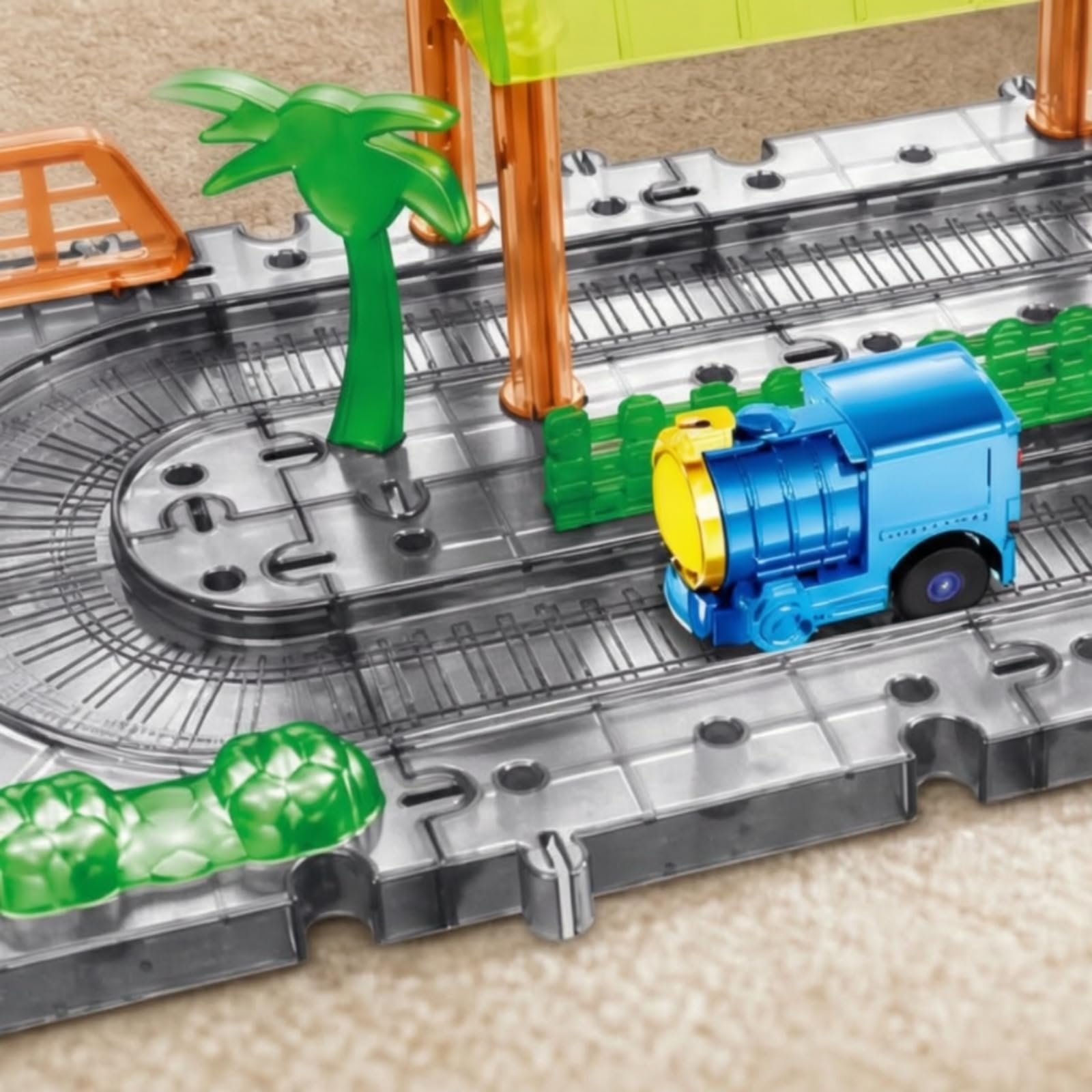 Set Ferroviario con Paesaggio e Binari Componibili Creativo Trenino Elettrico da Plastica Educativo Giochi Famigliare, Area Studio