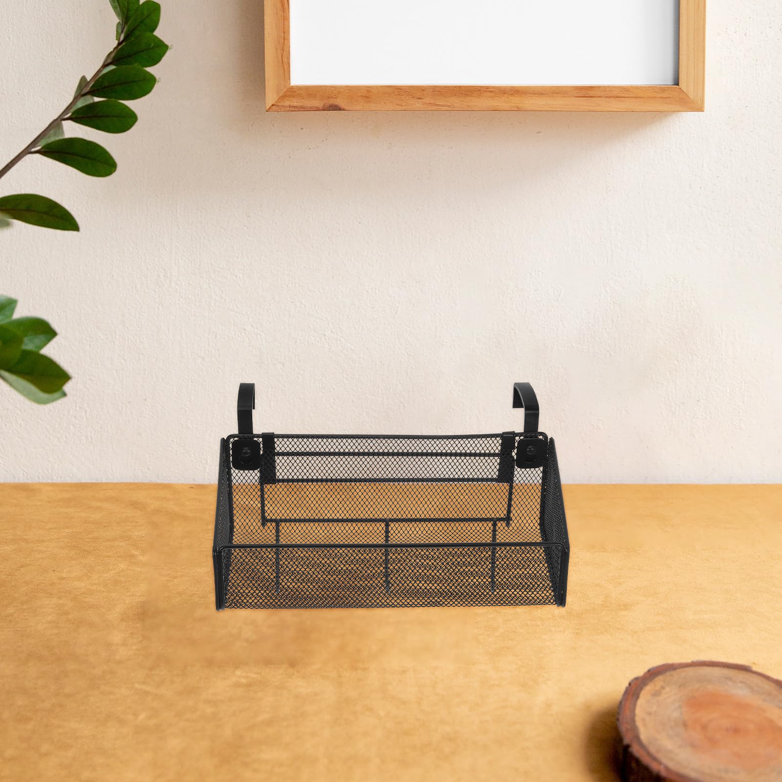 Metall Aufbewahrungskorb zum Hängen mit 5 Verstellbaren Haken Atmungsaktives Design für Büro und Zuhause als Nachttisch Organizer für Handy und Getränke