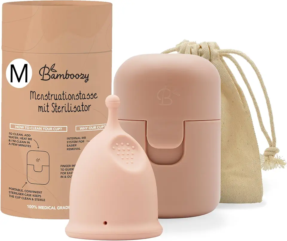 Bamboozy Luxus Menstruationstasse mit Sterilisator (M) - Wiederverwendbare Menstruationstasse aus Medizinischem Silikon - Bis zu 12 Stunden Schutz - Nachhaltig, Plastikfrei, ohne BPA