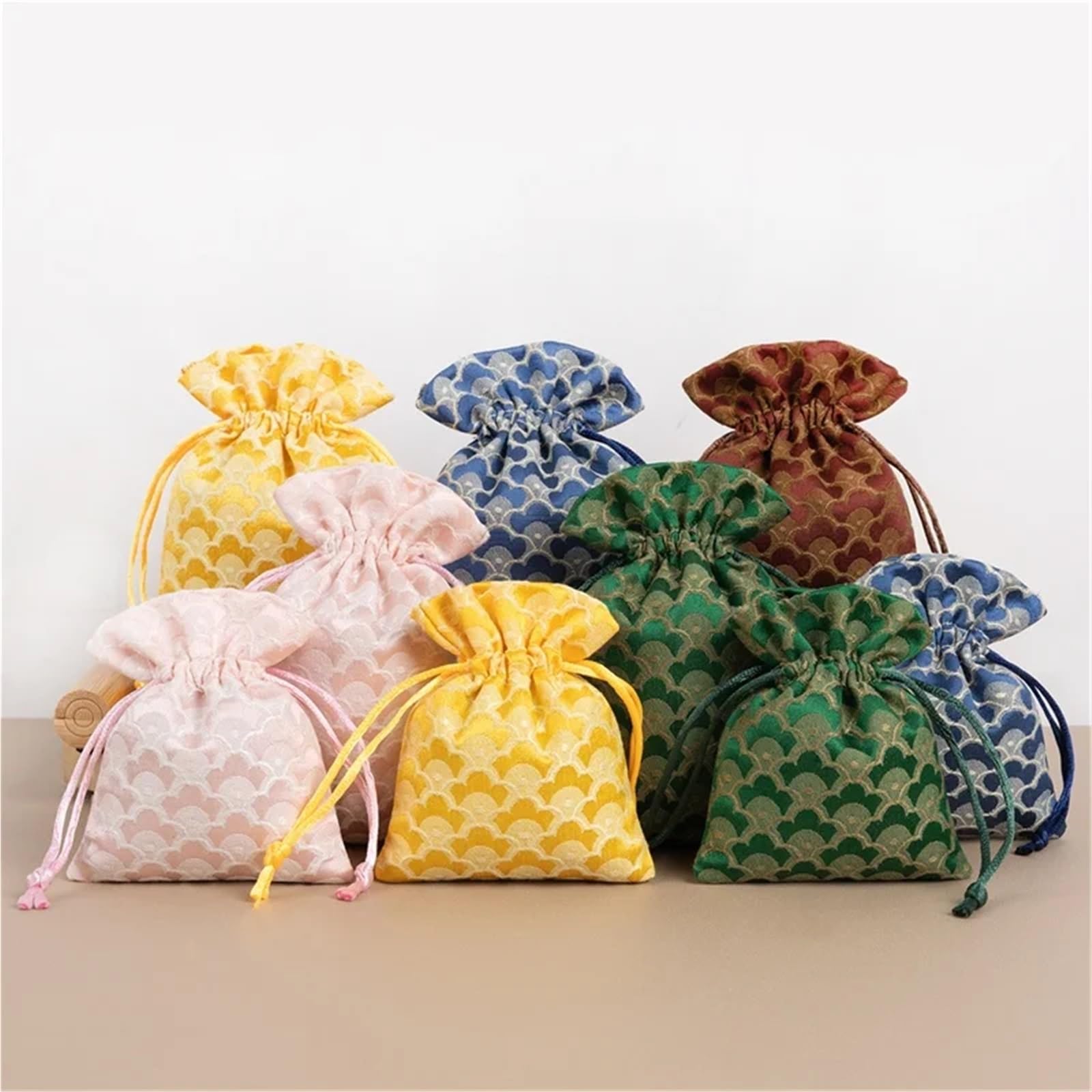 tütchen für süßigkeiten 50pcs Silk Drawstring Bag Cotton Small Sachet Jewelry Package Storage Bundle Pocket Reusable Pouch(Random,10x14cm)