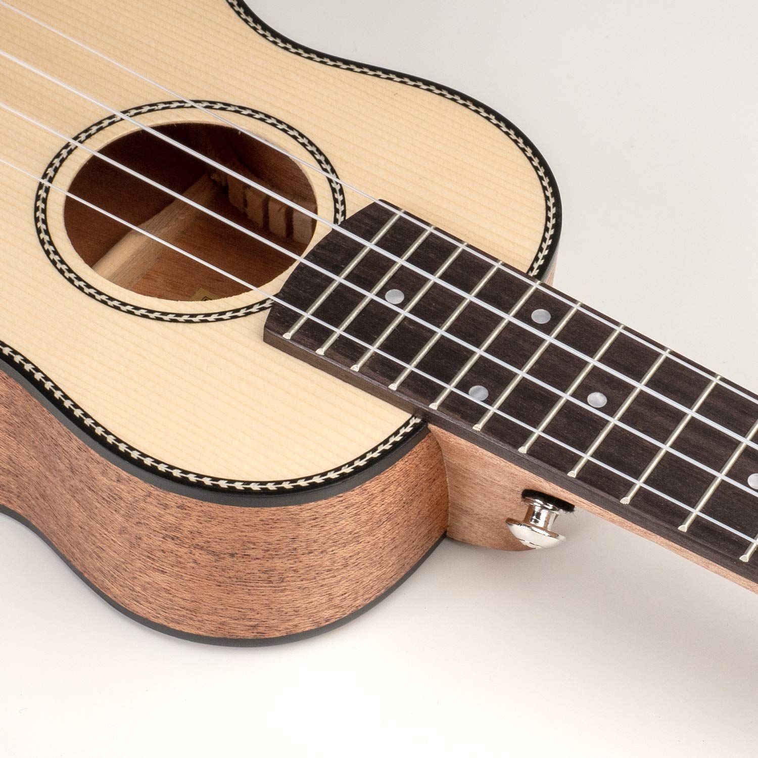 CASCHA profesjonalny zestaw ukulele sopranowe, masywna góra świerkowa, 53 cm ukulele z nylonowymi strunami Aquila, akcesoria, wyściełany gigbag i 3 kostki