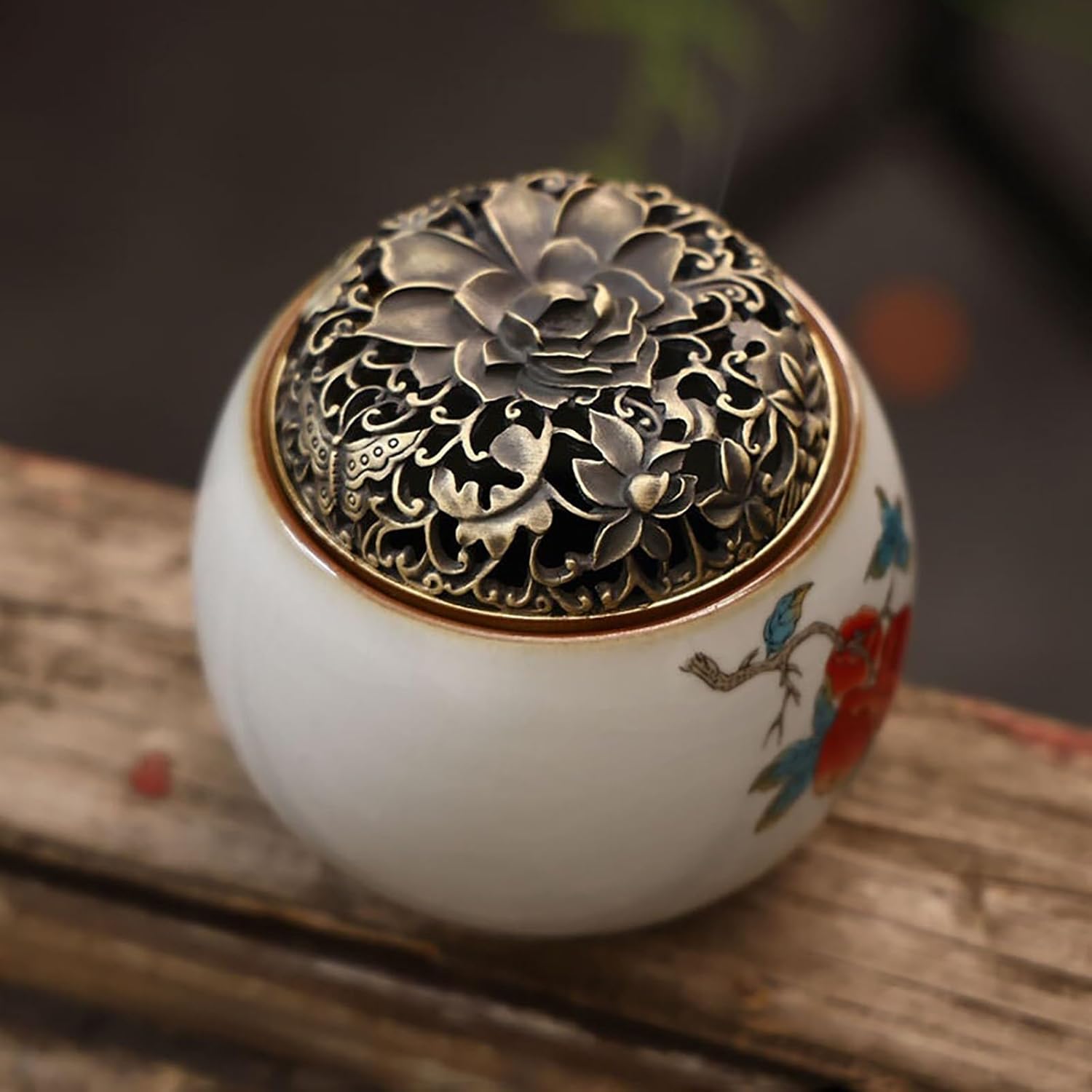 Ventilated Garlic Keeper & Spice Organizer Ceramic Jar with Lid Holes, Garlic Holder Rustic Countertop Storage, Freshness for Cooking