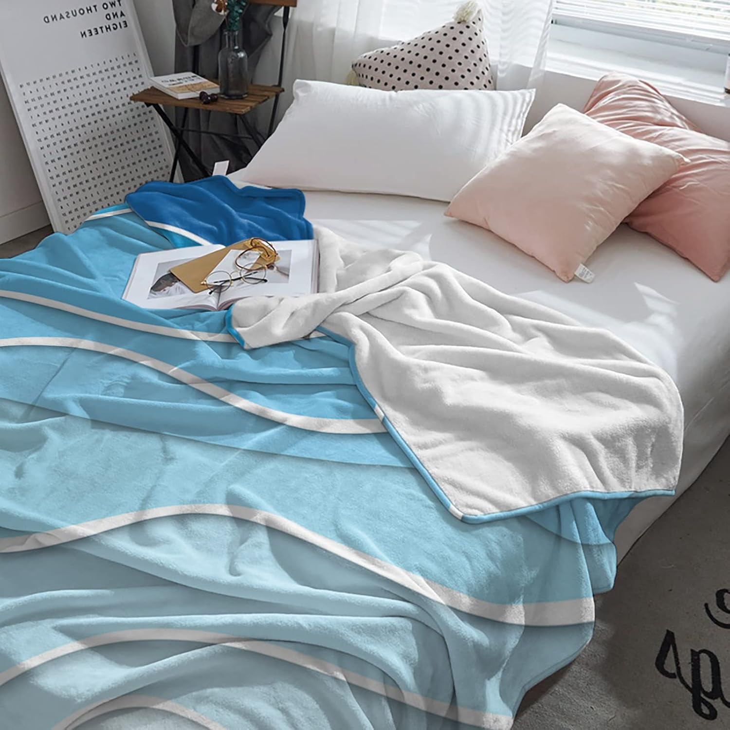 Winter Blanket Light Blue Modern Geometric Throw Blanket Ombre Blue Abstract Beach Wave Super Soft Fleece Blanket for Bed Couch Car Lightweight Blankets Warm Cozy for All Season 40" x 50"