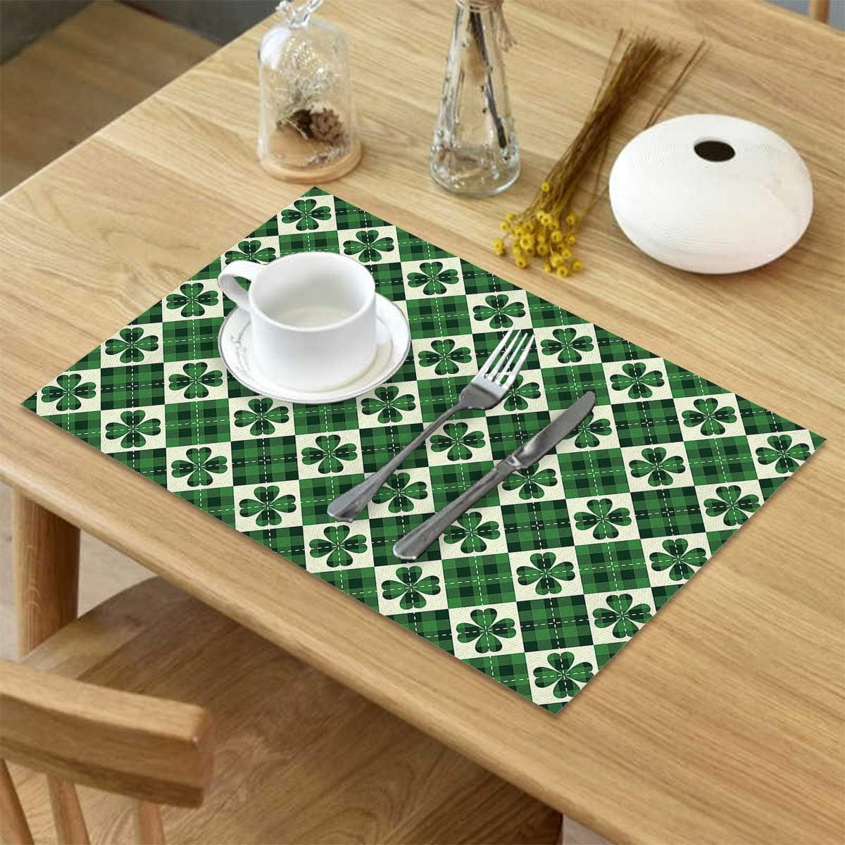 Bеѕt Prоmо Home L6 St Patrick Placemats Set of 6 Green Shamrock Table Mats, Green Buffalo Check Plaid Table Decoration for Kitchen Dining Table Stain Resistant Heat Insulation Non-Slip Washable
