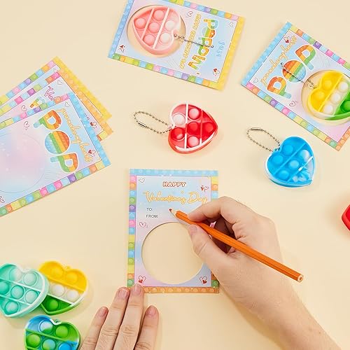 Miniatura 5 de Regalos del día de San Valentín para niños, tarjetas del día de San Valentín para niños, juego de 32 juguetes antiestrés de corazón a granel -