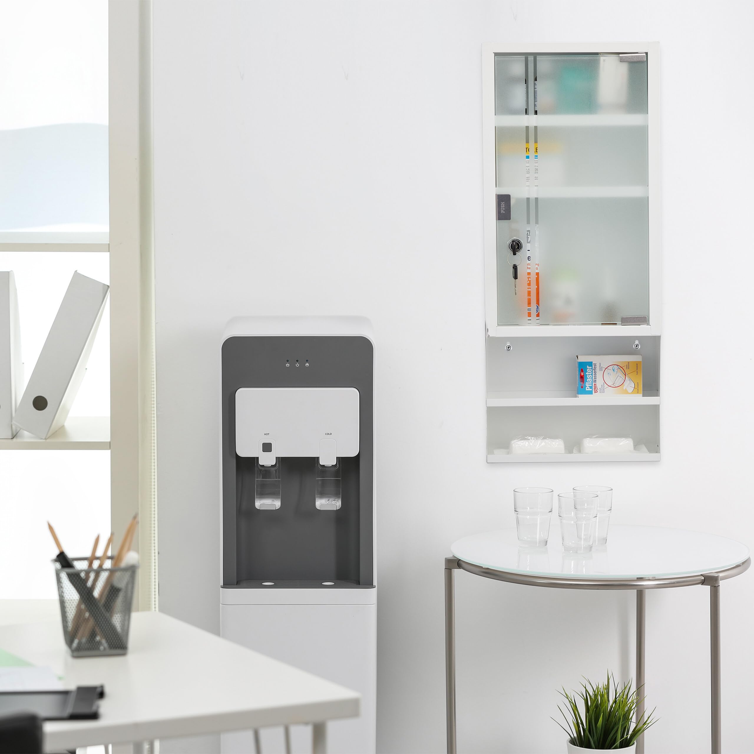 Relaxdays Armadietto Pronto Soccorso per Medicinali, Cassetta Medicine Chiusa a Chiave, 5 Scomparti, 65x27x12, Bianco