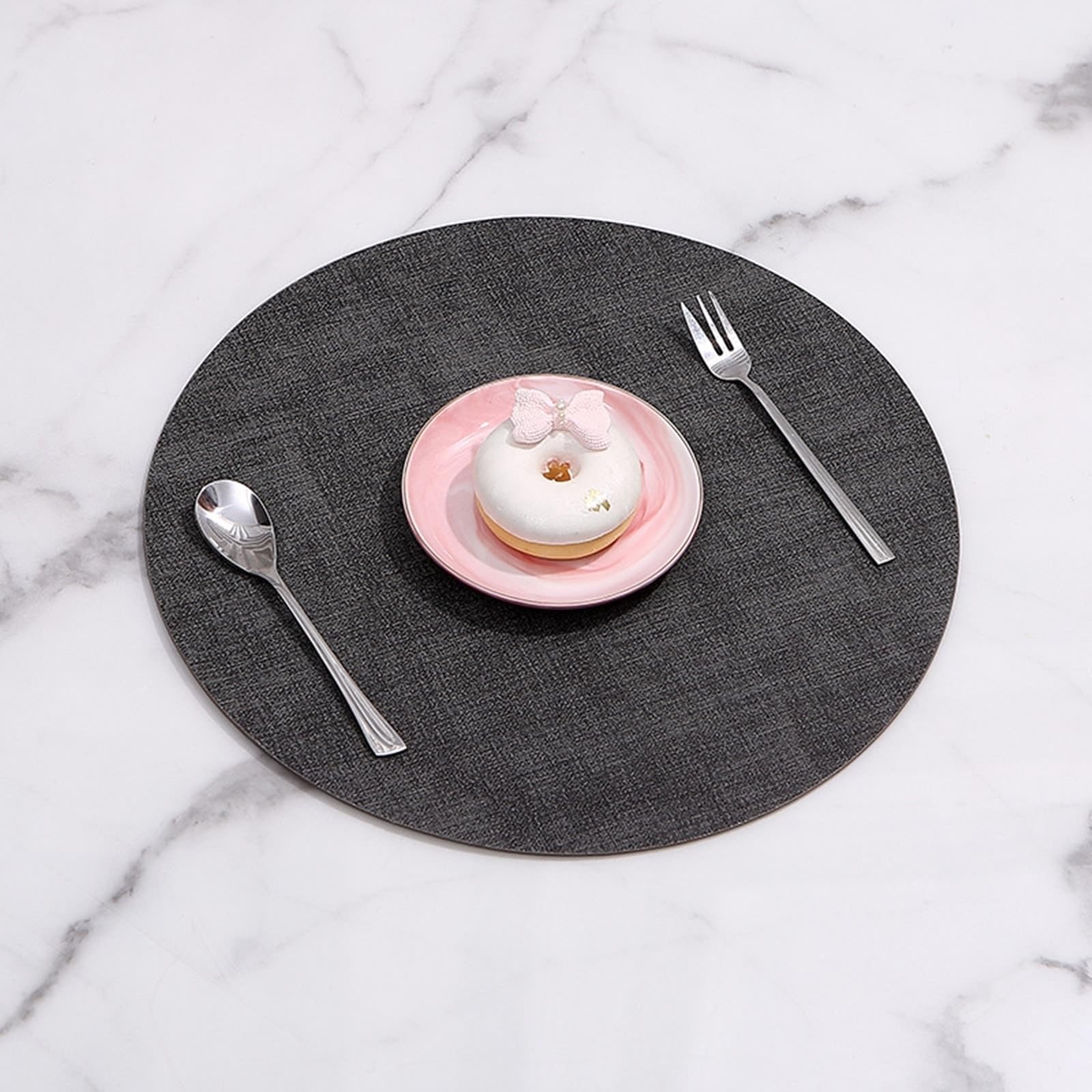 Set de table en cuir de vachette pour repas de famille et cuisine