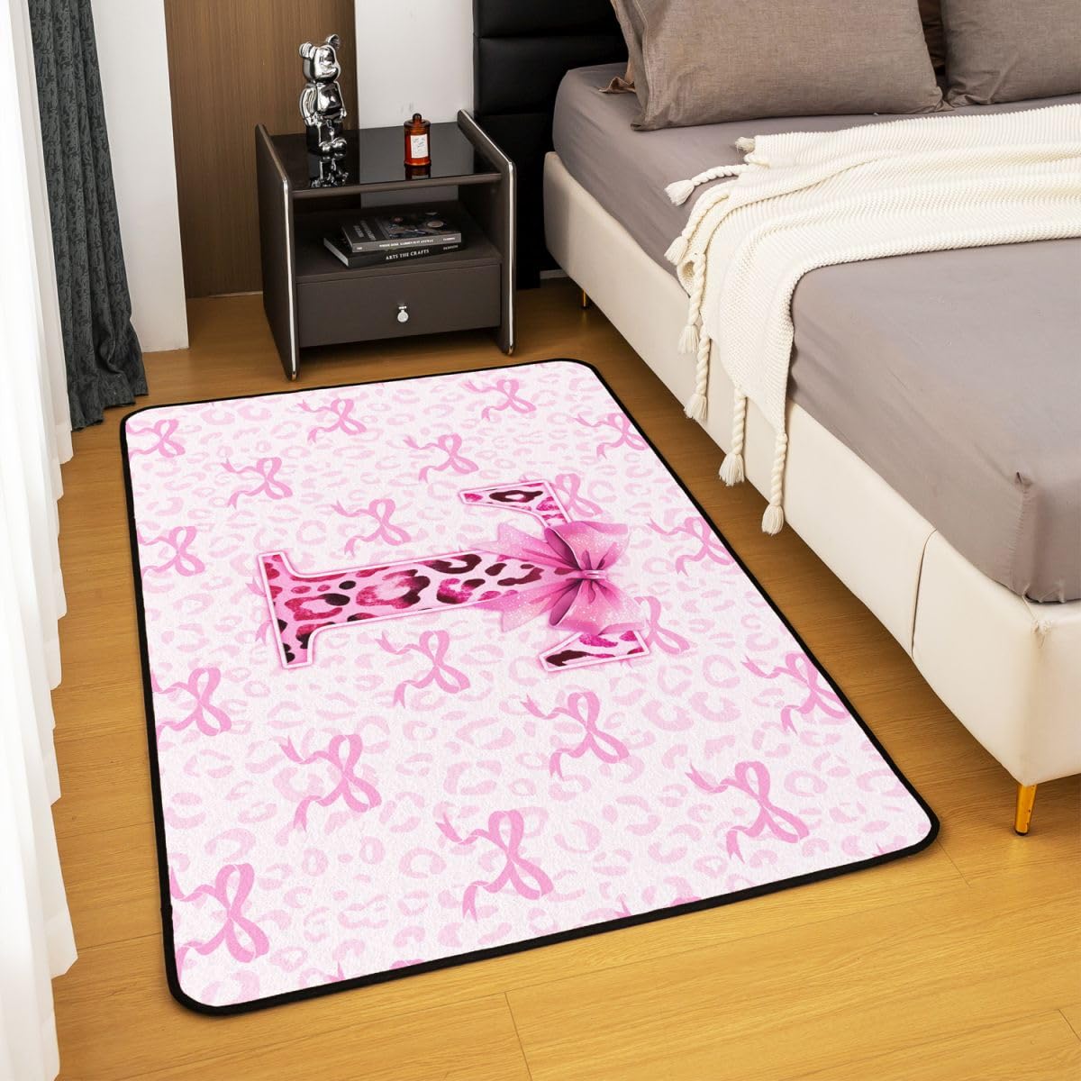 Tapis de Salon 100x150cm Rose Bowknot Léopard Tapis Chambre Personnalisé Lettre Letter T pour Salon Chambre Cuisine ou entrée Bowknot Tie Moderne pour d’intérieur d'extérieur