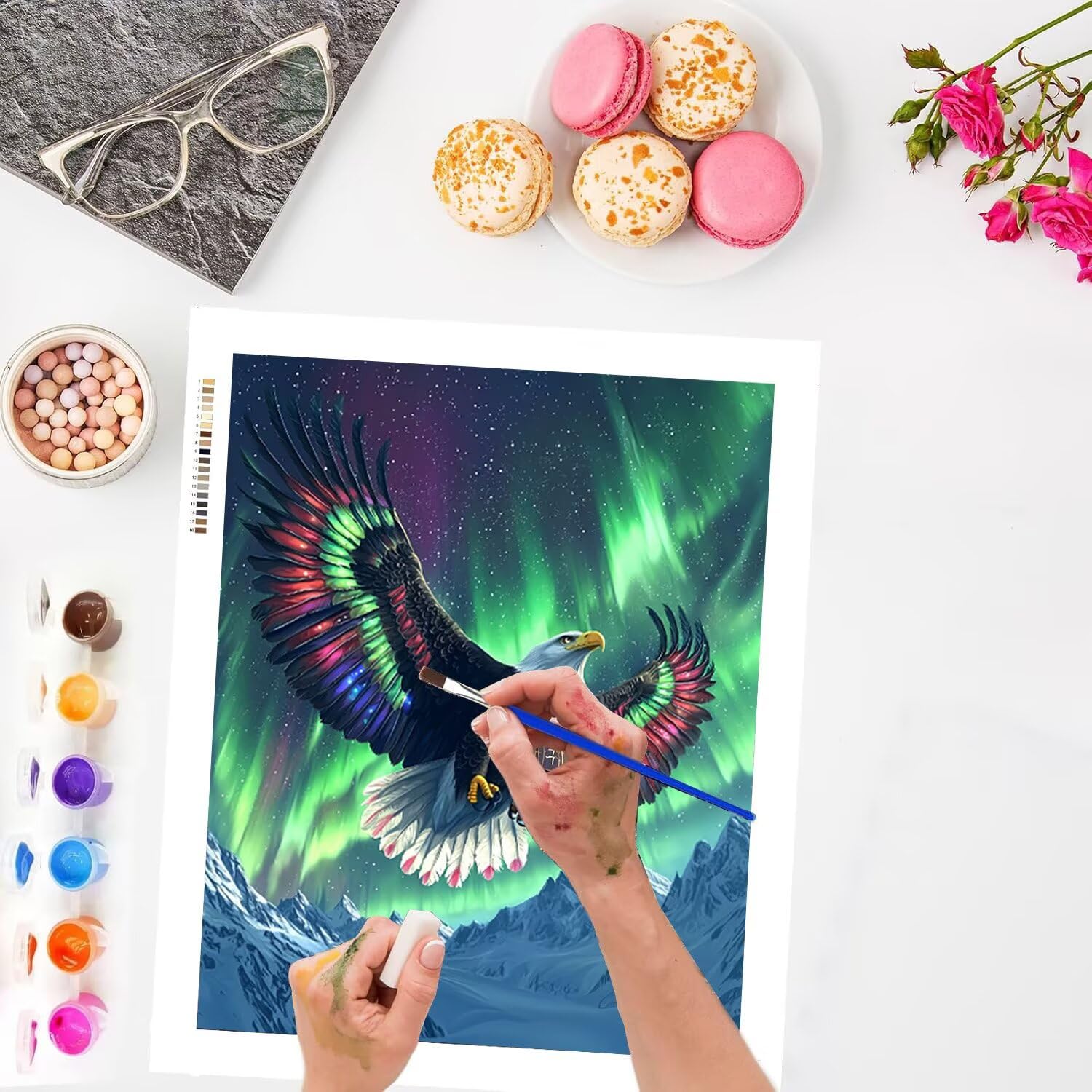 WEISHIWE Malen nach Zahlen Erwachsene Adler unter Nordlicht, 70x90cm x-486 | Malen nach Zahlen Erwachsene Leinwand Kit, DIY Handgemalt Ölgemälde Set mit 3-Pinseln und Acrylfarbe für Wanddeko,Ohne Rahmen