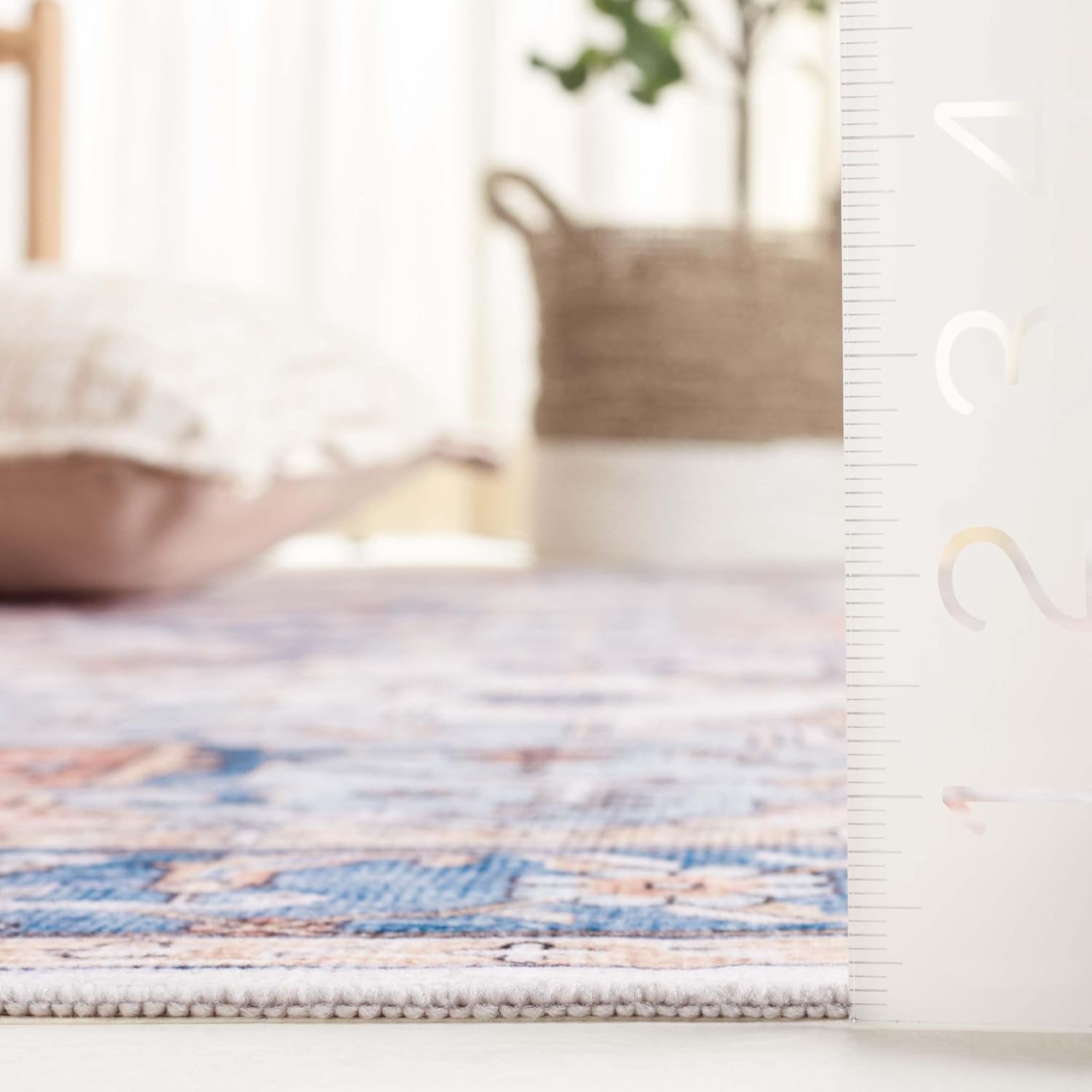 SAFAVIEH Washable Rug Arizona Collection - 8' x 10', Blue & Beige, Slip Resistant & Easy to Clean, Ideal for Living Room, Bedroom, Home Office, Dining Space (ARZ523M)