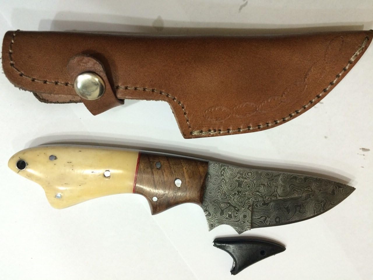Macs Knife Club Handmade Damascus Hunting Knife - Beautiful Camping Knife ,8" long With Blade Size Is 3.5" and Handle Size Is 4.5" Comes With Free Leather Sheath-17005