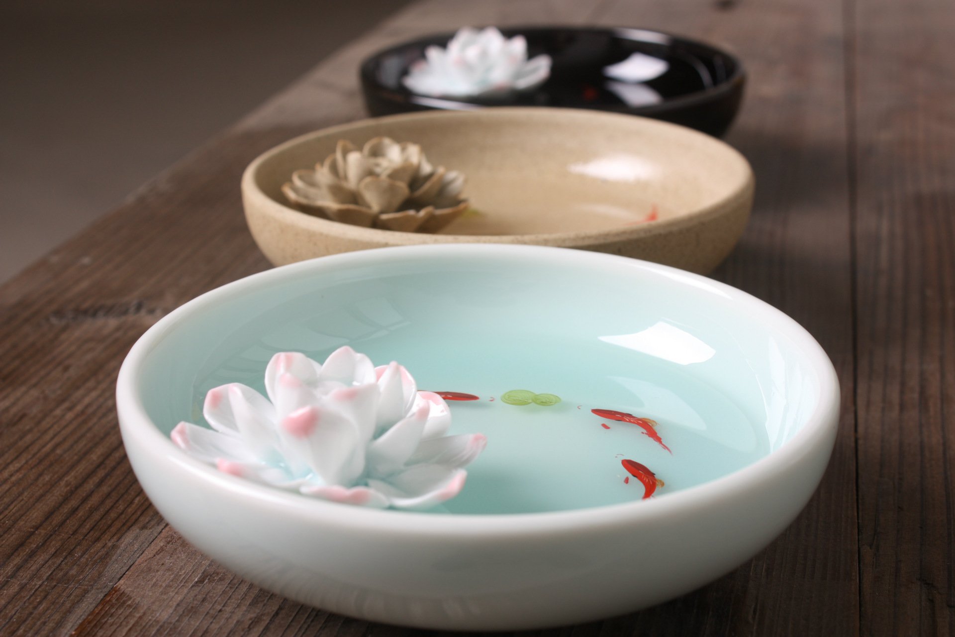 Amazon｜お香立て 蓮の花 池の型 金魚 線香 香炉 陶器 (グリーン