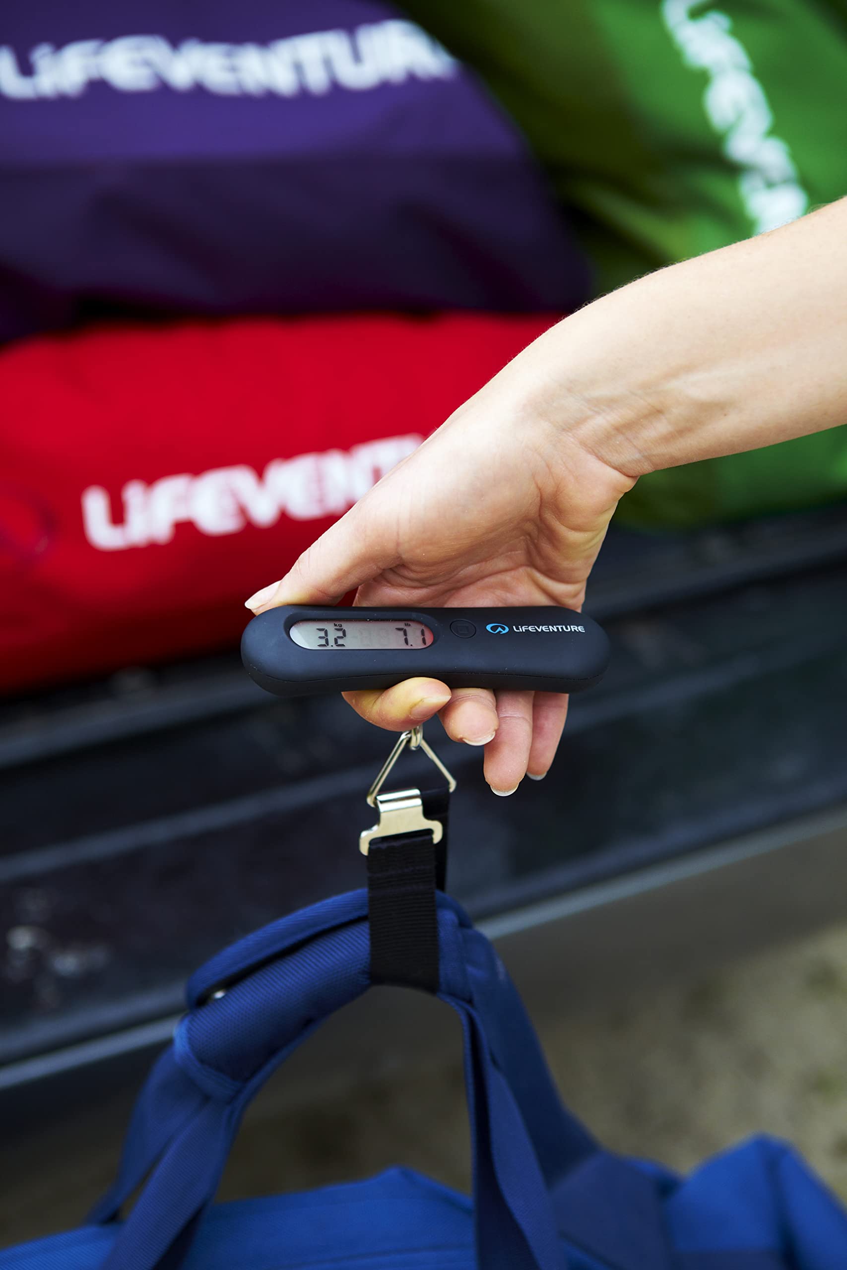 Lifeventure Przenośna cyfrowa waga bagażowa do walizki podróżnej z funkcją tary, maksymalna pojemność 50 kg, czarna