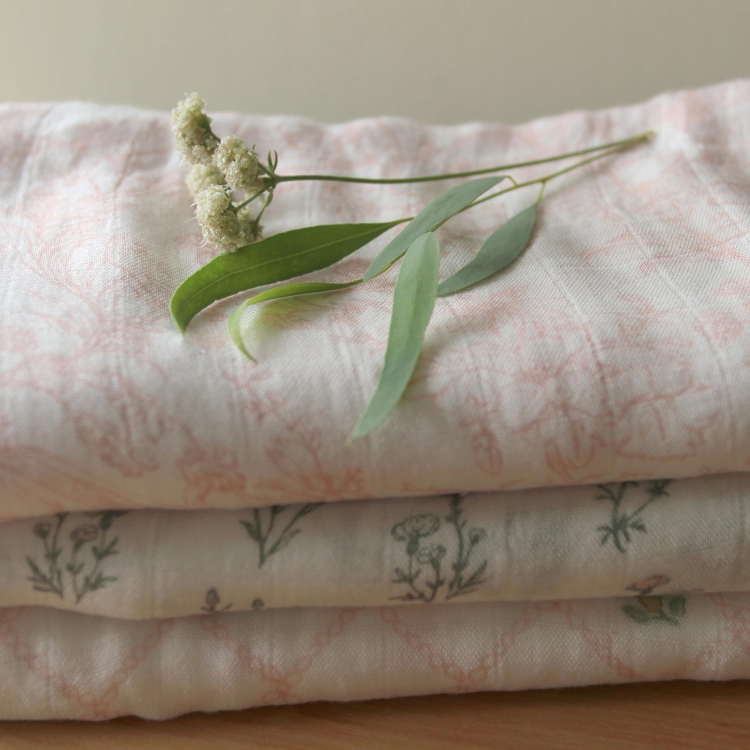 aden + anais Seidig weiche Wickeldecke, Boutique-Musselin-Decke für Mädchen und Jungen, Baby-Wickeltuch, ideales Wickelset für Neugeborene und Kleinkinder, 3 Stück, französisches Blumenmuster