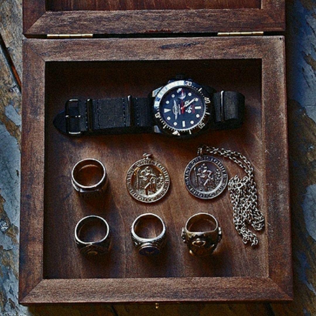 Amazon.co.jp: トイズマッコイ ストアー限定 ロゴ入り木製アクセサリー