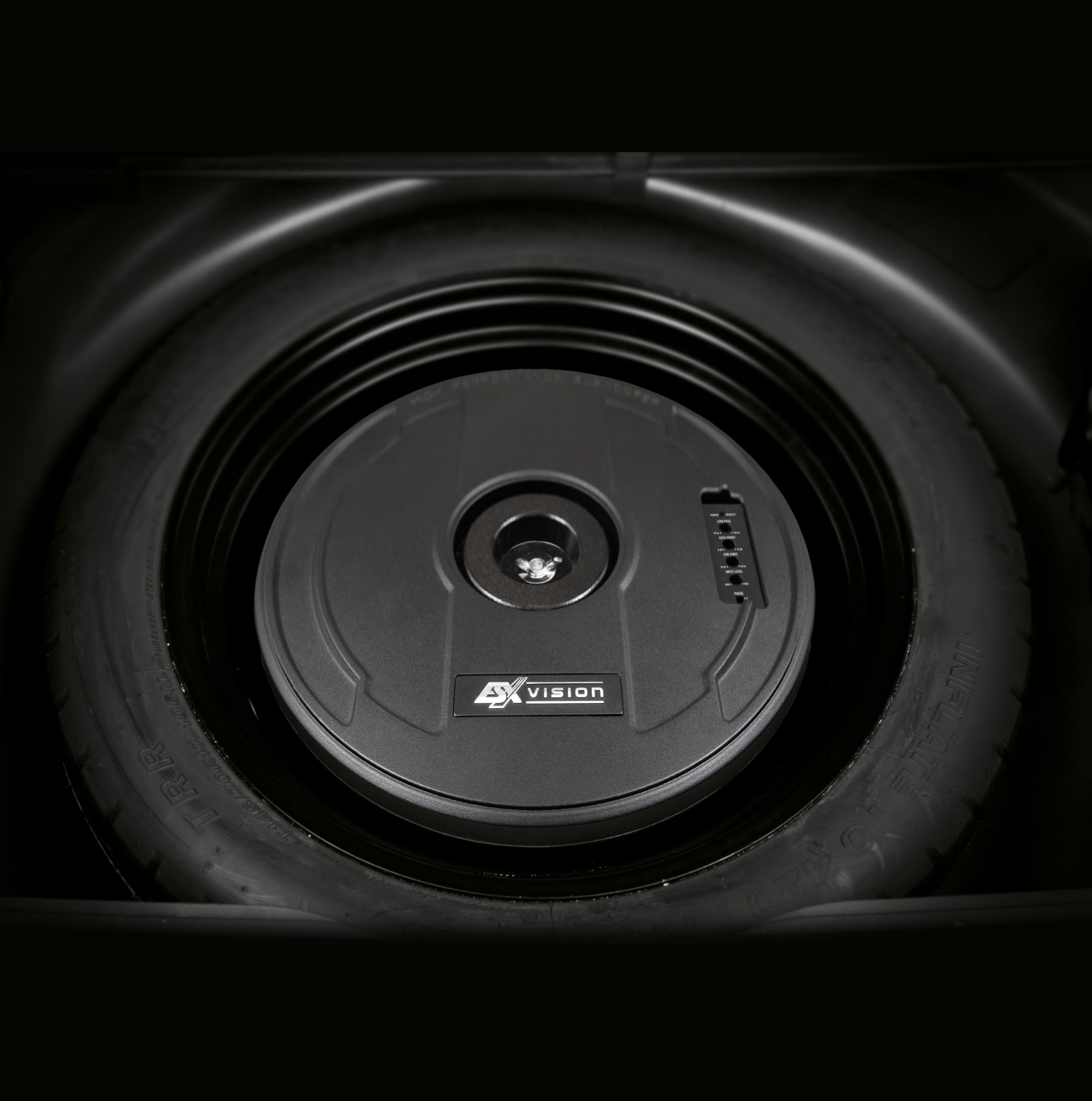 ESX V1100Av2-28 cm (11") Basse active pour roue de secours avec boîtier en aluminium massif | Puissance de classe A/B avec 300 W et télécommande filaire compacte