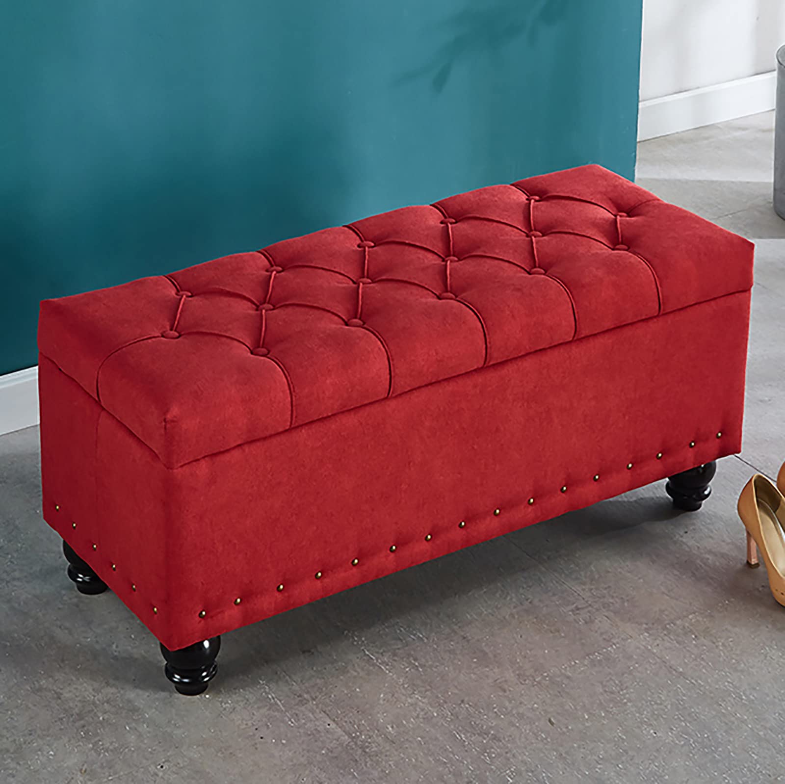 Banc moderne capitonné à boutons rouge pour l'entrée