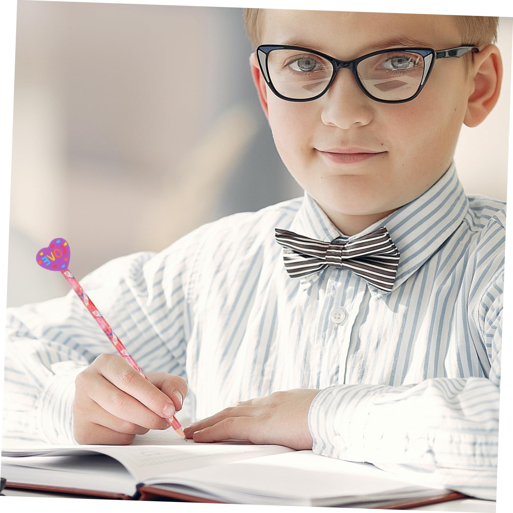 Angoily 60 Pièces Crayons Hb Bois pour Garçon Fille avec Motifs Saint Valentin Crayons Portables et Pratiques pour Dessin et Scolaire