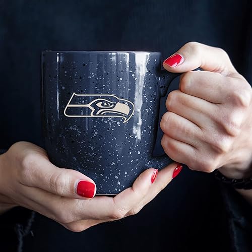 Miniatura 373 de Rico Industries, NFL Football - Taza de café de 16 oz de cerámica moteada, grabada con láser y de color de los equipos de fútbol americano de la NFL