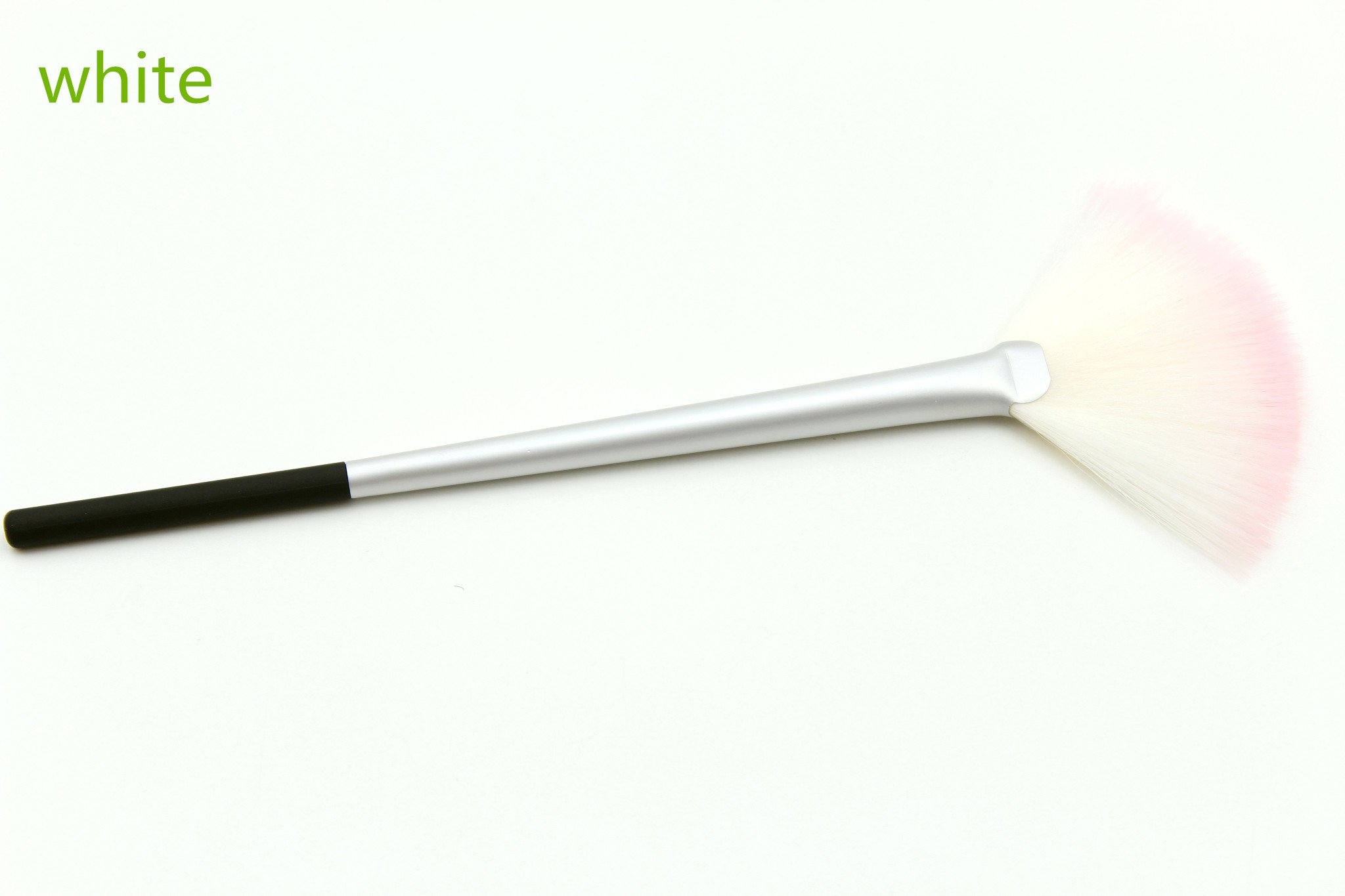 Fan Makeup Brush With White Synthetic Hairs and Black Plastic Handle