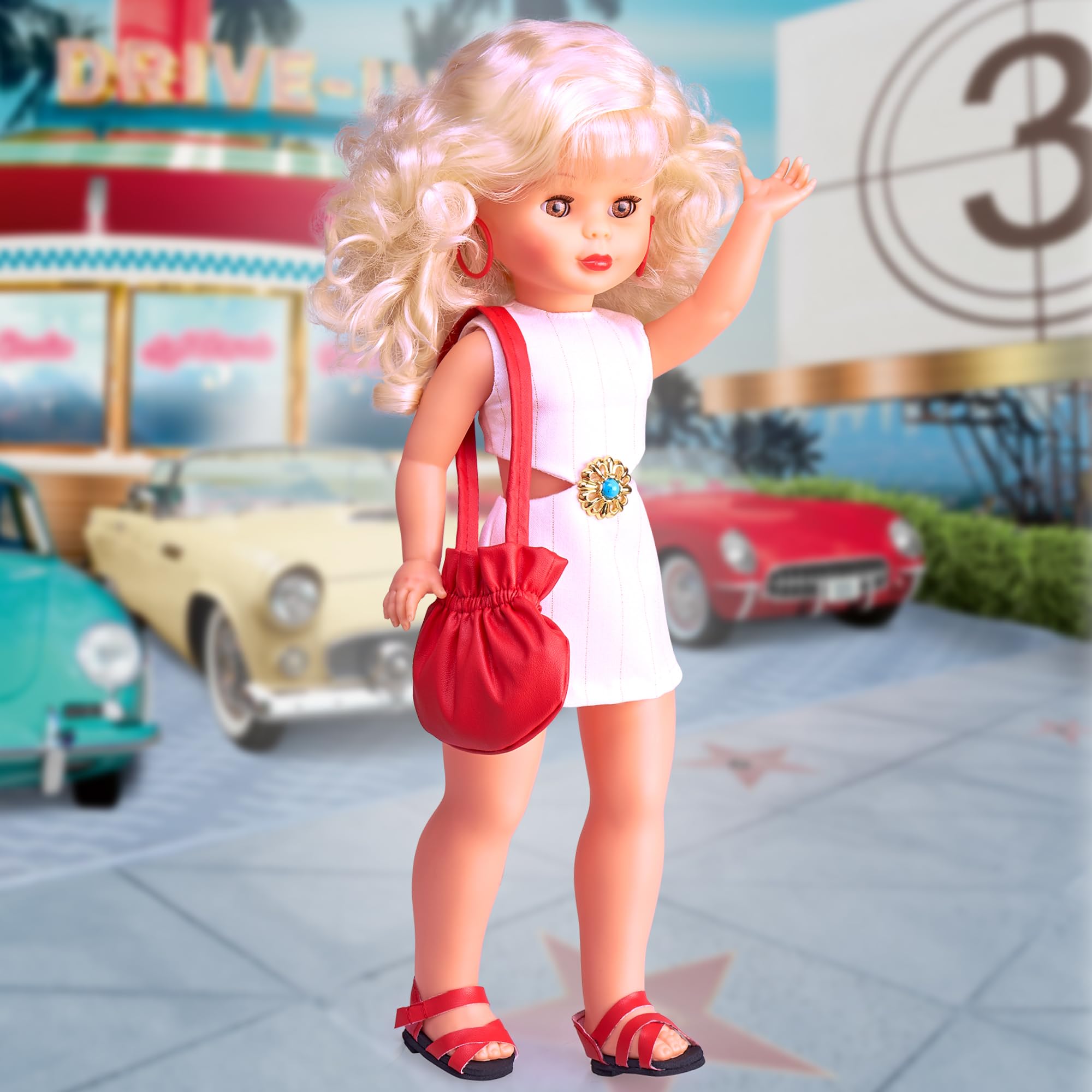 Nancy Colección Evasión, Muñeca Reedición de Principios de los 2000 con Vestido Blanco, Bombonera, Cazadoras y Zapatos Rojos, Muñeca para Coleccionistas con Certificado Oficial, Famosa (NAL20000)