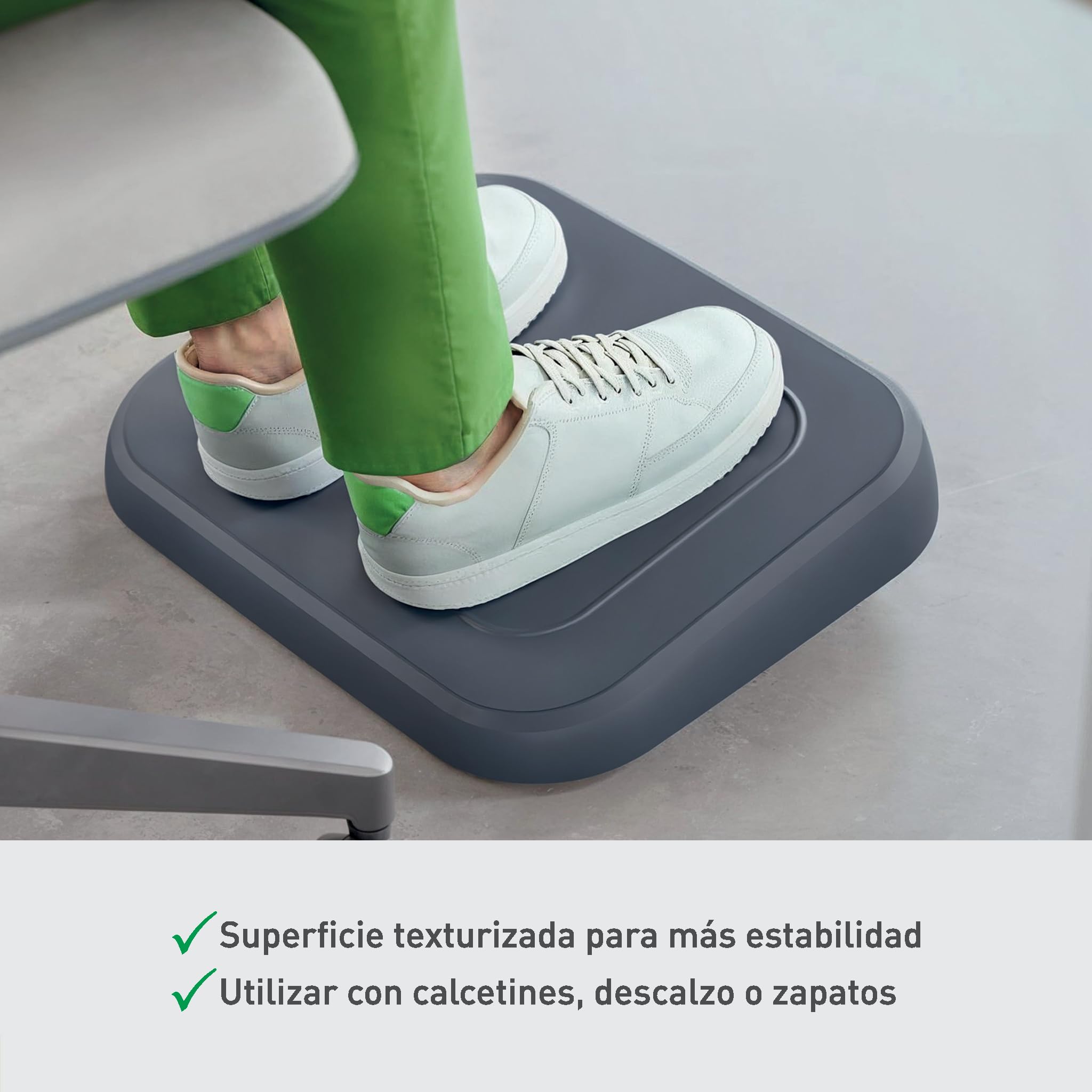 Leitz 65460089 - Reposapiés Ajustable Ergo, Tres Alturas Ajustables, 80% Plástico Reciclado Postconsumo y 100% Reciclable, Mejora la Postura y la Circulación Sanguínea, Gama Ergo, Gris Oscuro