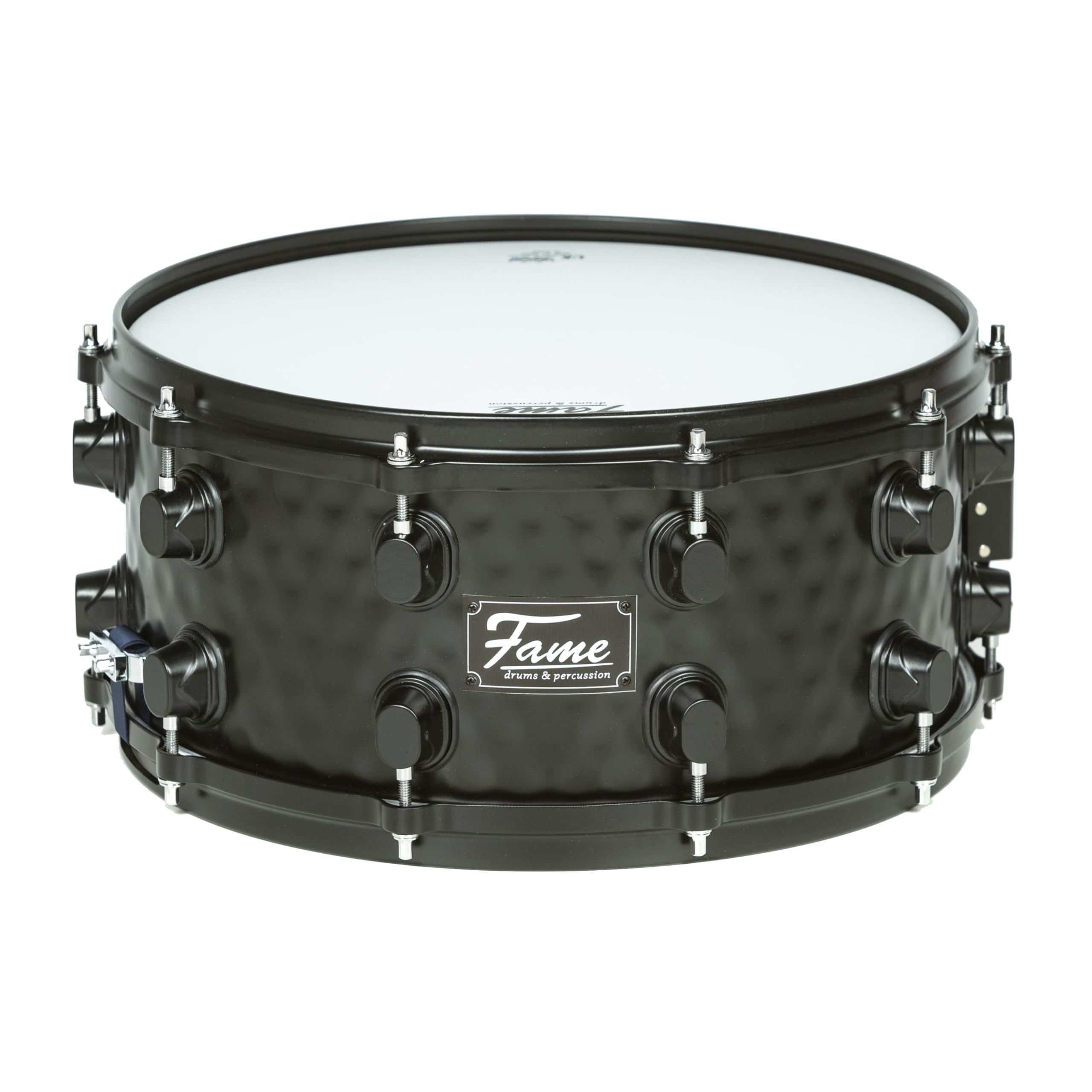 Fame FSB-65-B, Hammered Black Brass Snare Drum, 14"x6.5", Professionelle Qualität, Gehämmerter Messing Kessel, 10 Stimmschrauben, Inklusive Drum Sticks, Exzellente Verarbeitung, Remo Felle"