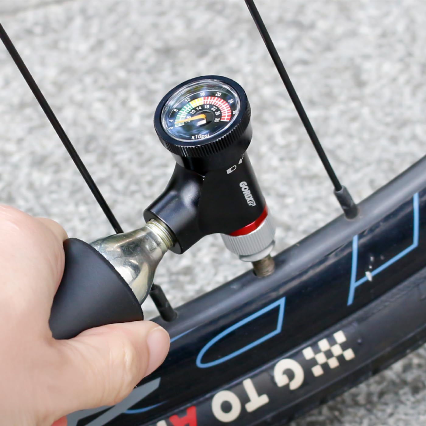 GORIX Tragbare Fahrradpumpe, Fahrradluftpumpe, CO2-Inflator mit Luftdruckmesser, Zylindertyp, CO2-Kopf, Presta Schrader (GX-COHM)