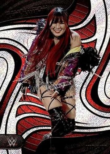 Tarjeta comercial oficial de la WWE 2023 de Panini Revolution Wrestling #25 IYO SKY Raw (directamente desde el paquete y la caja, cerca de la menta