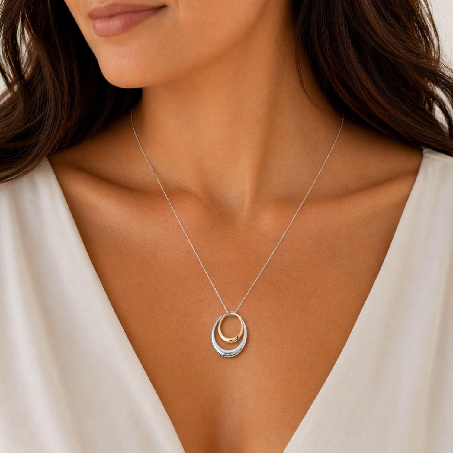 Calvin Klein Women's Pendant Necklace: Sculptural Contours for Elegant Style in Polished Finish