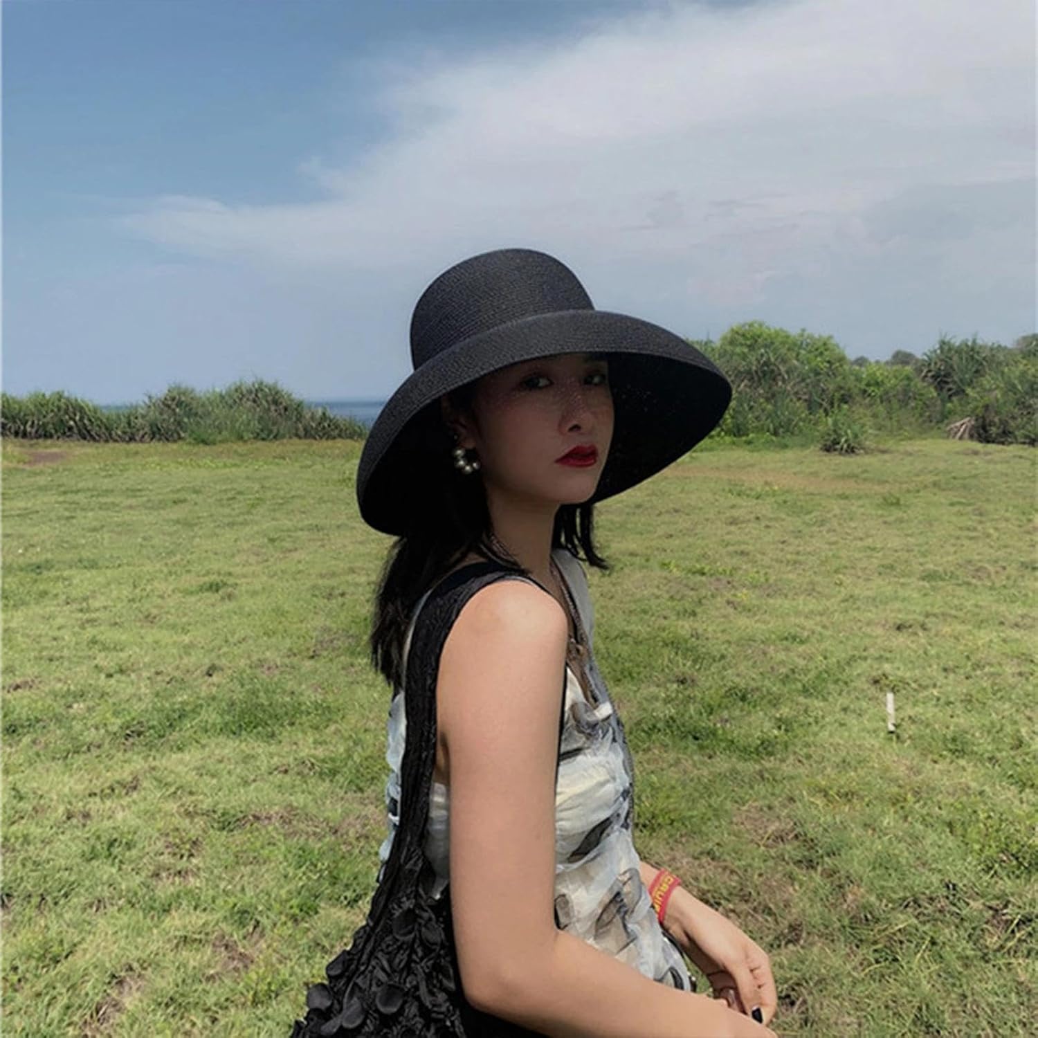Wide-Brim Classic Elegant Style Foldable Straw Hat Women's Retro UV Resistant Sun Hats for Outdoor, Beach and Travel - Image 3