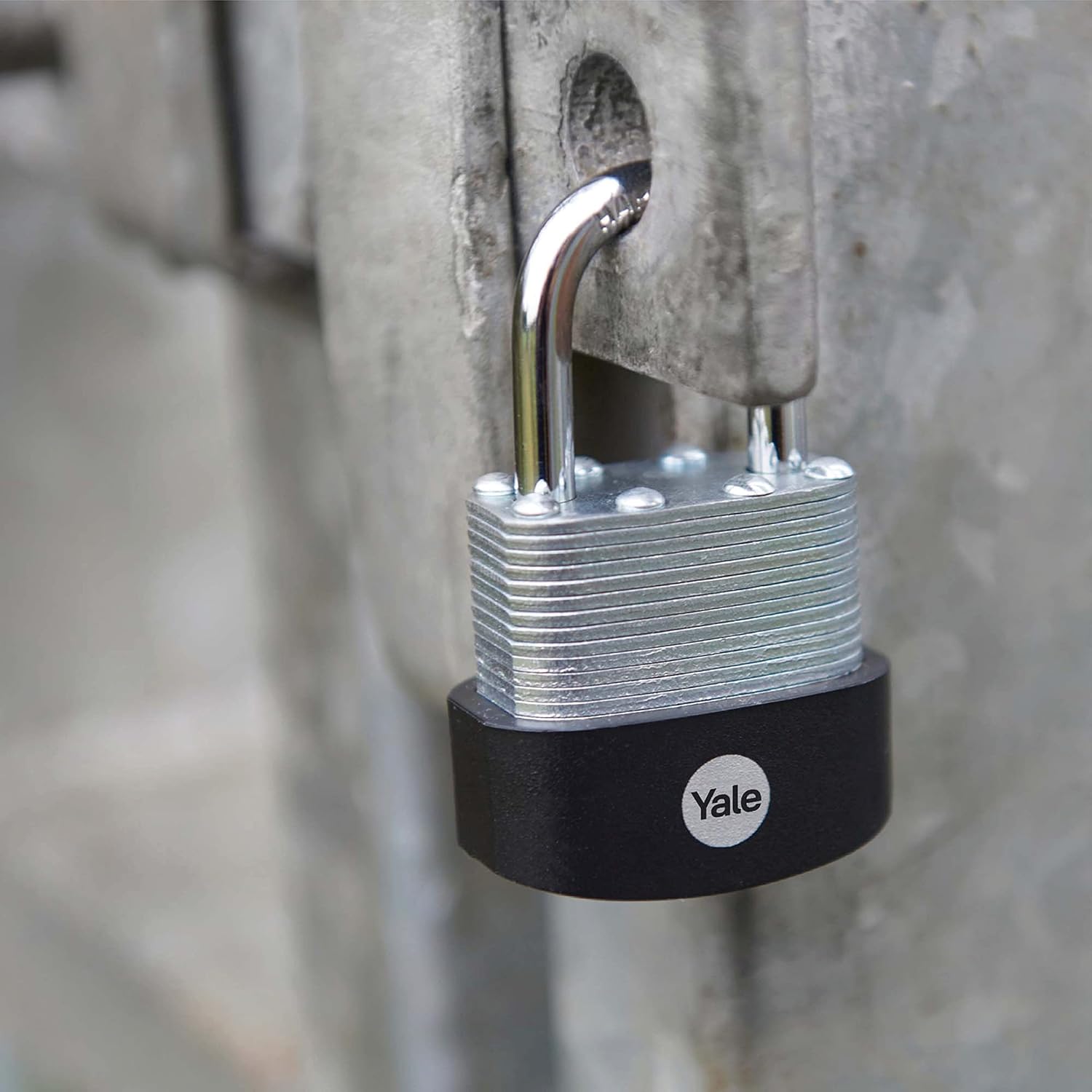Yale 2パック 幅2-3/16インチ ラミネート南京錠 1-3/16インチのシャックルと3つの同一鍵付き 屋外ゲート、フェンス、