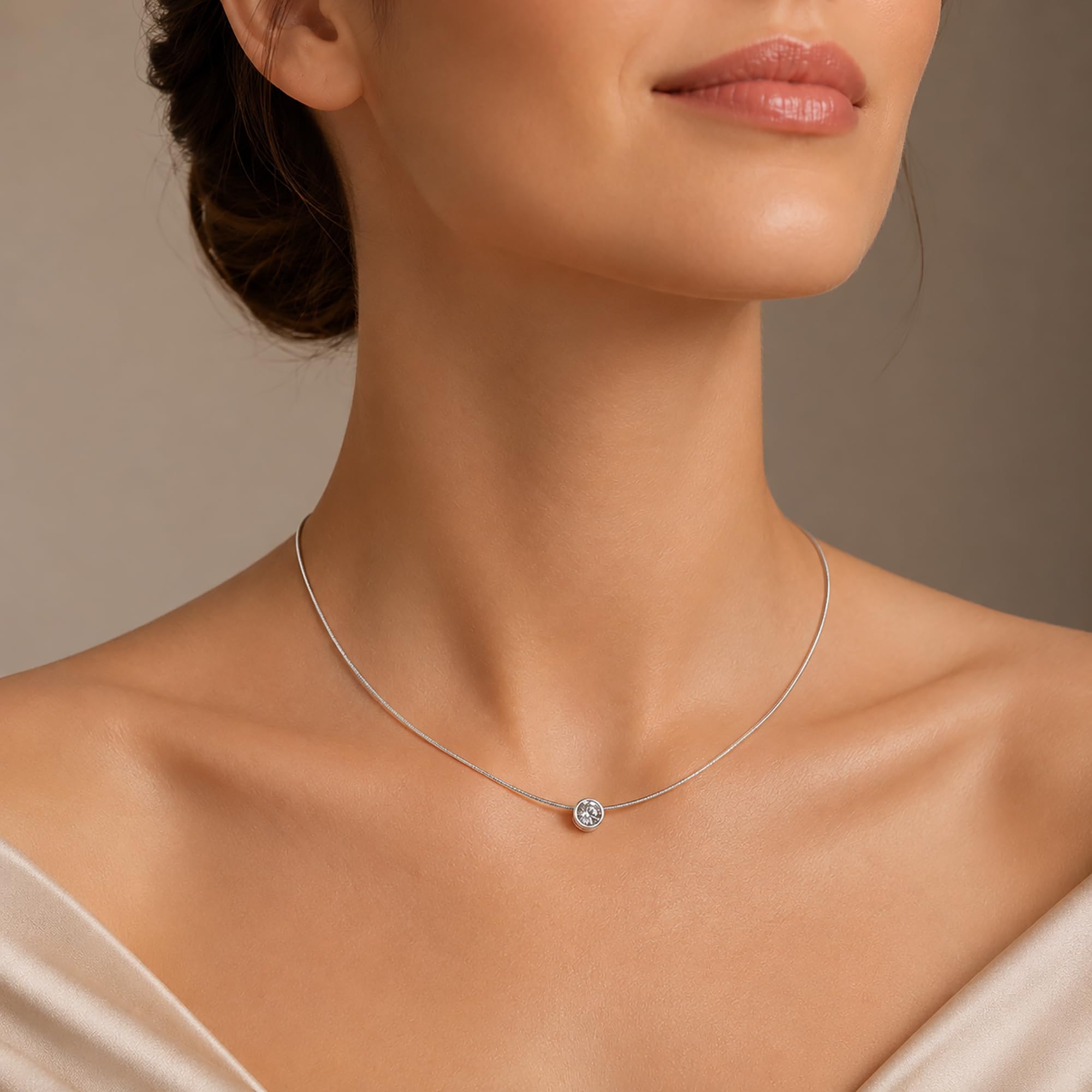 Gioielli Aurum - Collana Punto Luce in Argento 925 con Zircone Brillante - Girocollo Semirigido - Gioiello da Donna