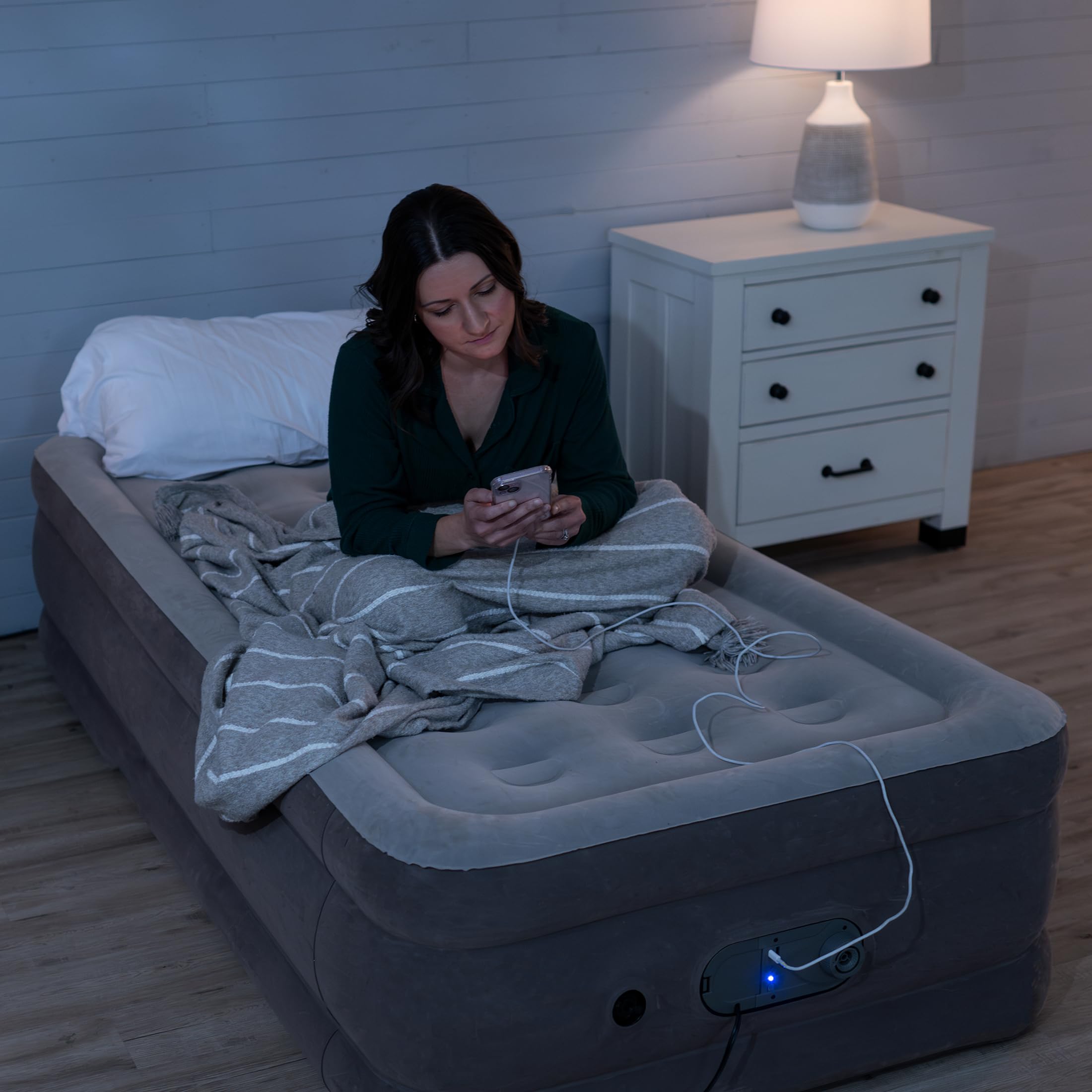 SLEEPLUX Dream Luxus Doppel-Luftmatratze, integrierte Doppelpumpe, bleibt die ganze Nacht aufgeblasen, 45,7 cm, doppelt hohe Luftmatratze mit Spulenbalken, für Gäste, Wohnmobil, Camping & Zuhause, 1