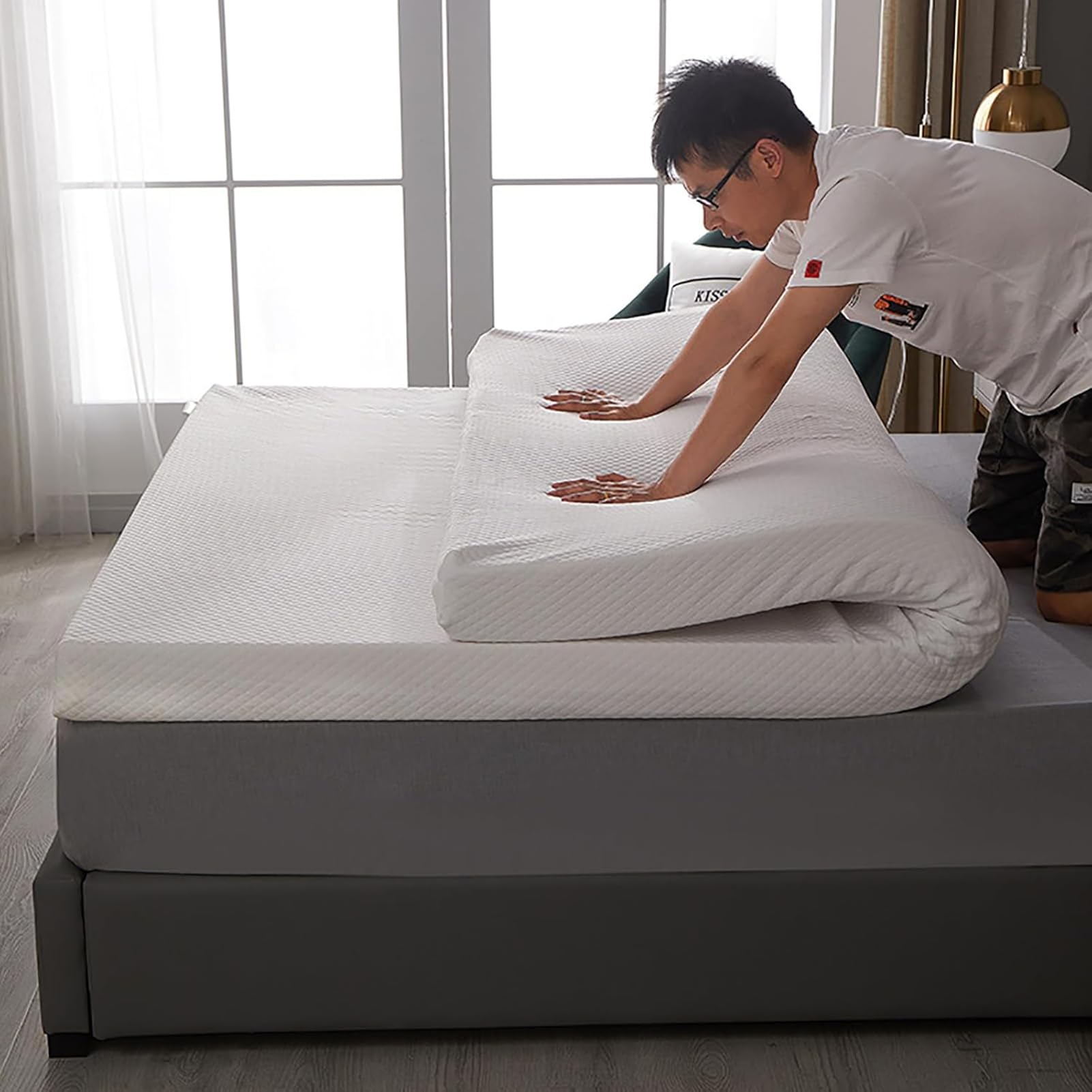 Coprimaterasso in lattice con rivestimento morbido per un maggiore comfort e isolamento del movimento, perfetto per chi dorme sul lato posteriore e per alleviare le allergie.