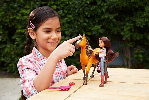 Miniatura 2 de Mattel Spirit Untamed Lucky Doll & Spirit Horse Figure, juego de paseo juntos y 2 accesorios, muñeca "salta" y "paseo" en caballo caminante