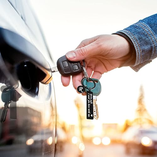 Miniatura 5 de CINDYHE Llavero Drive Safe de regalo para novio, día de San Valentín, regalos para él, te necesito aquí, 26 letras iniciales