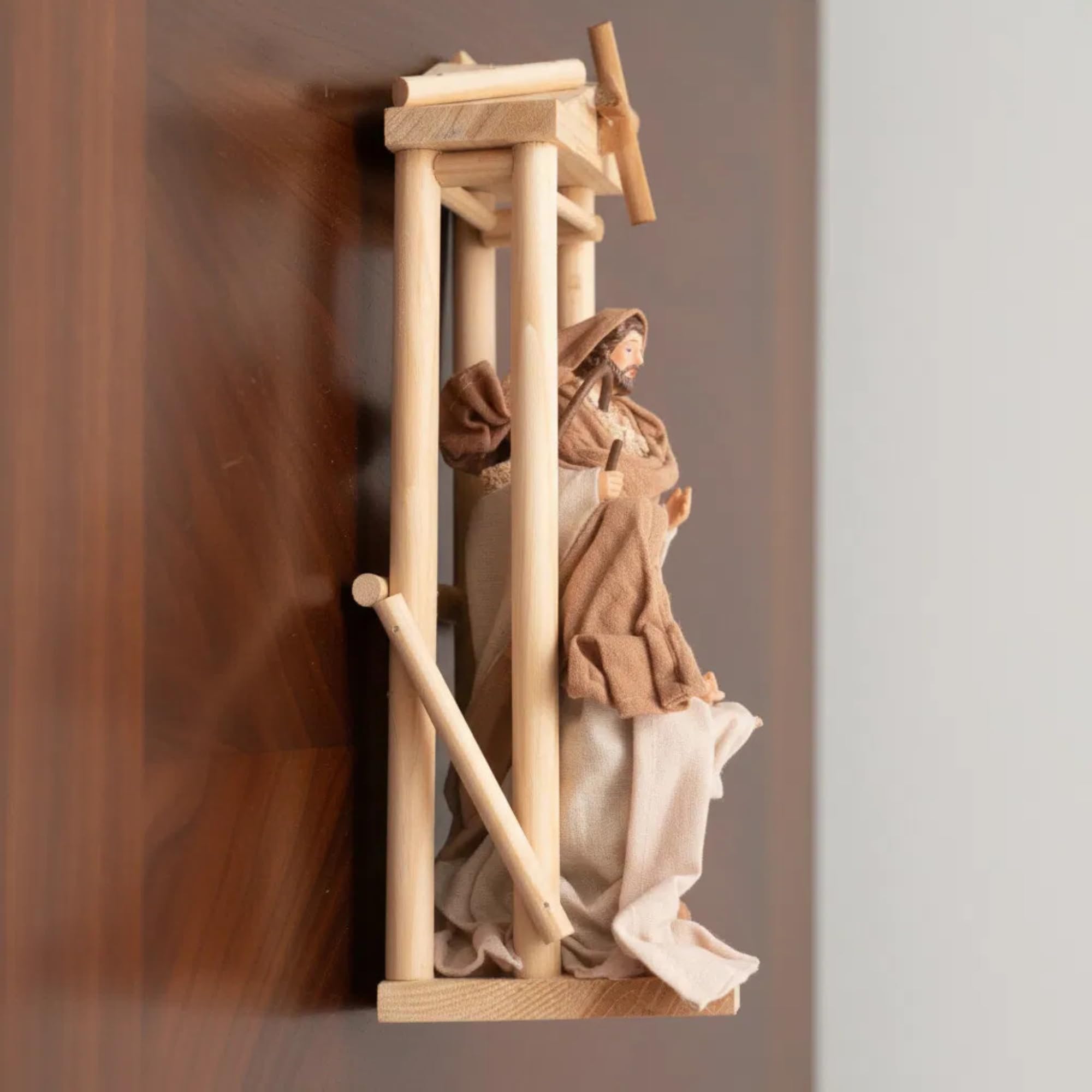 Nazareth Store Statuette traditionnelle en bois d'olivier de Terre Sainte avec étoiles et vêtements en coton
