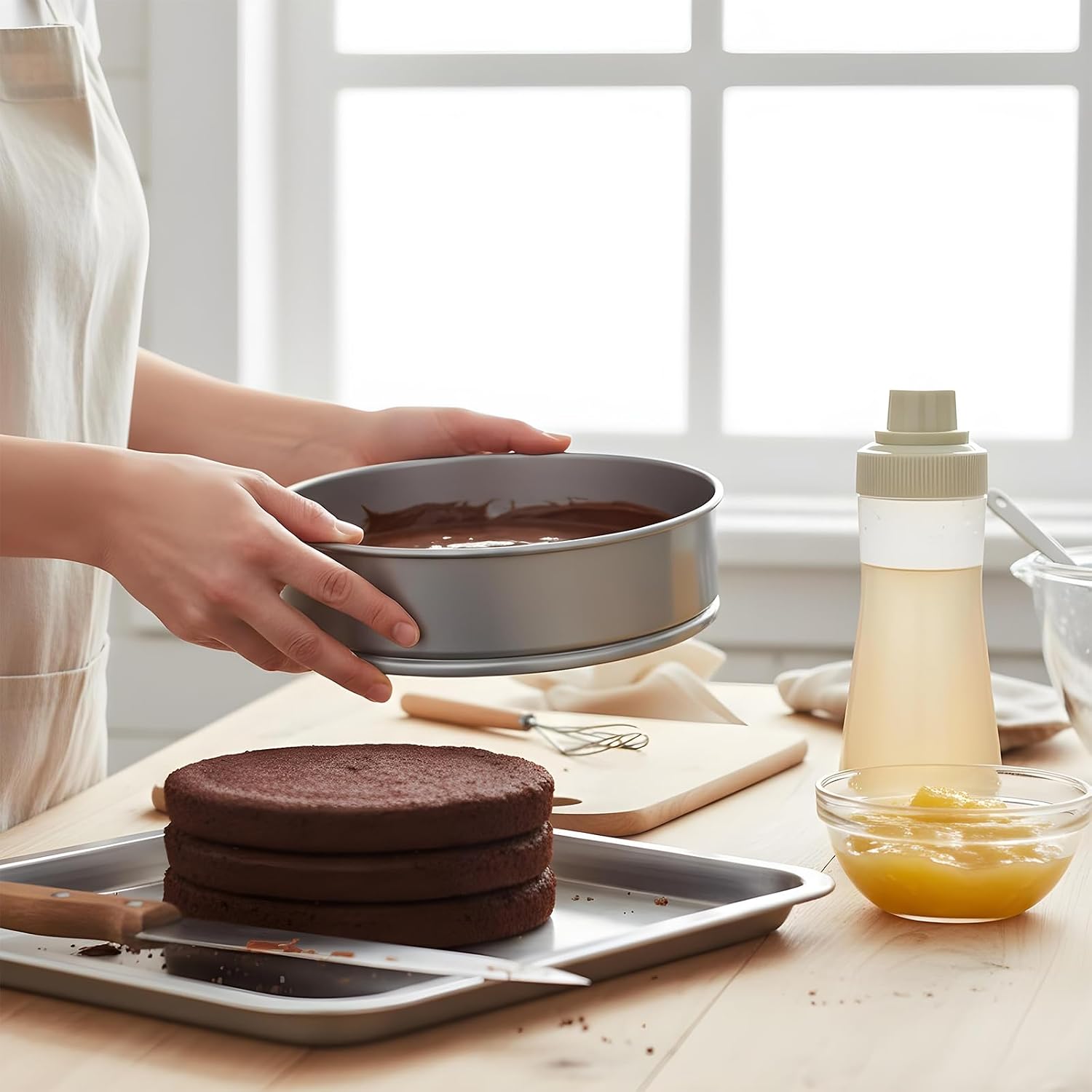 Grevosea 2 Pcs Cake Syrup Dispenser, 350ml/12oz Sauce Bottles Graduated Plastic Squeeze Bottle with Sealing Lid Reusable Baking Tools for Honey Ketchup BBQ Salad Dressing
