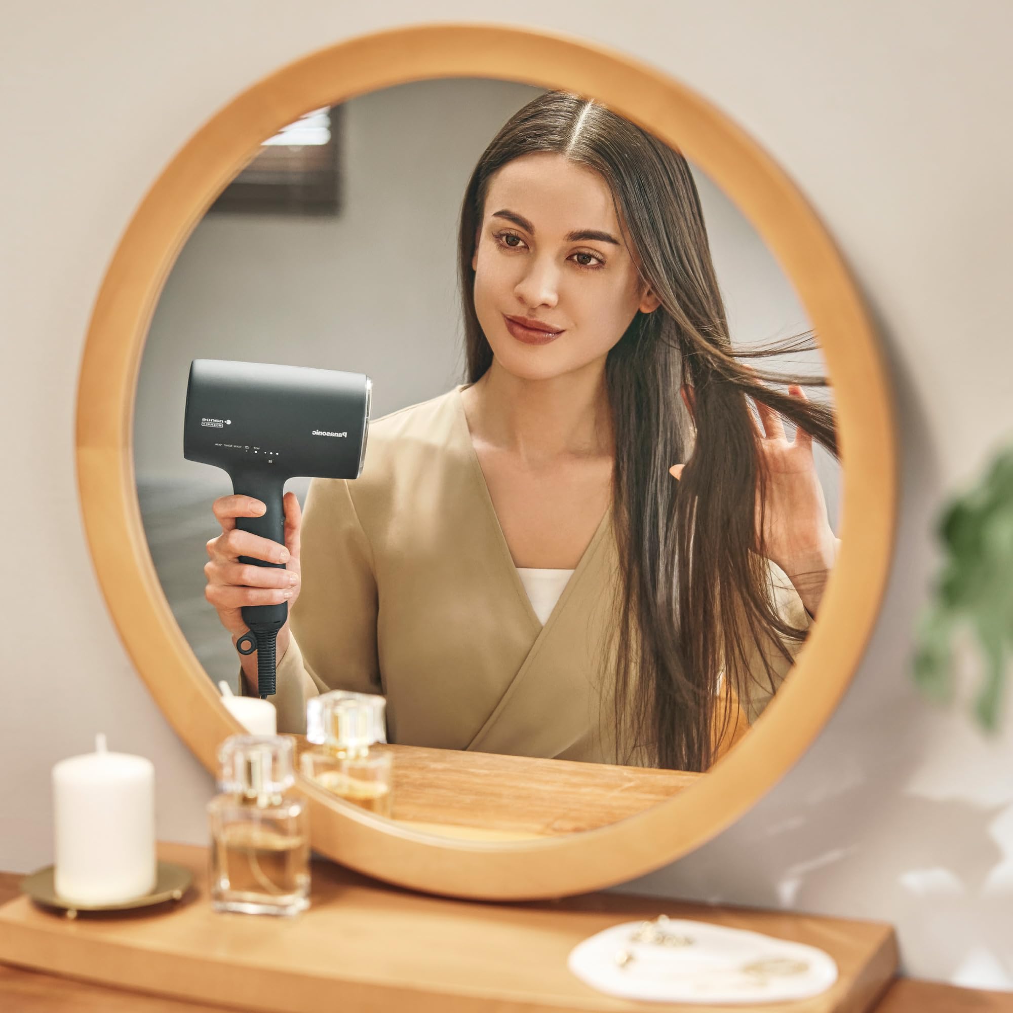 Panasonic EH-NA0J Asciugacapelli nanoe MOISTURE+ e Minerale, if Design Award 2023, Diffusore e Bocchetta Concentratrice, Modalità Alternata Calda e Fredda, Cura della Pelle, Potenza 1600W, Nero