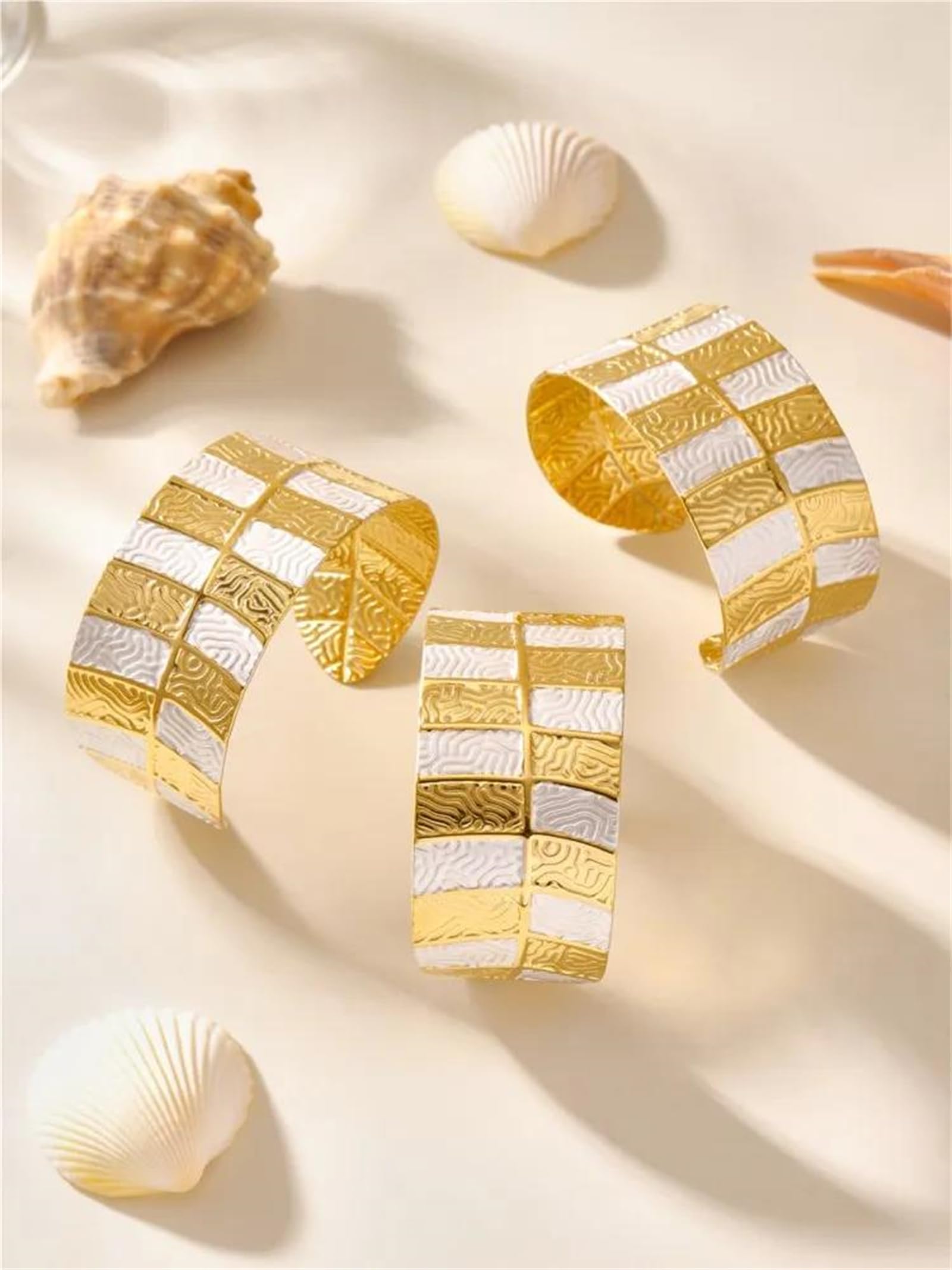 LLXYWJ Zweifarbiges, blattförmiges Edelstahl-Manschettenarmband für Damen mit 18-Karat-Vergoldung. EIN wasserfester, Nicht anlaufender Armreif für einen trendigen Stil