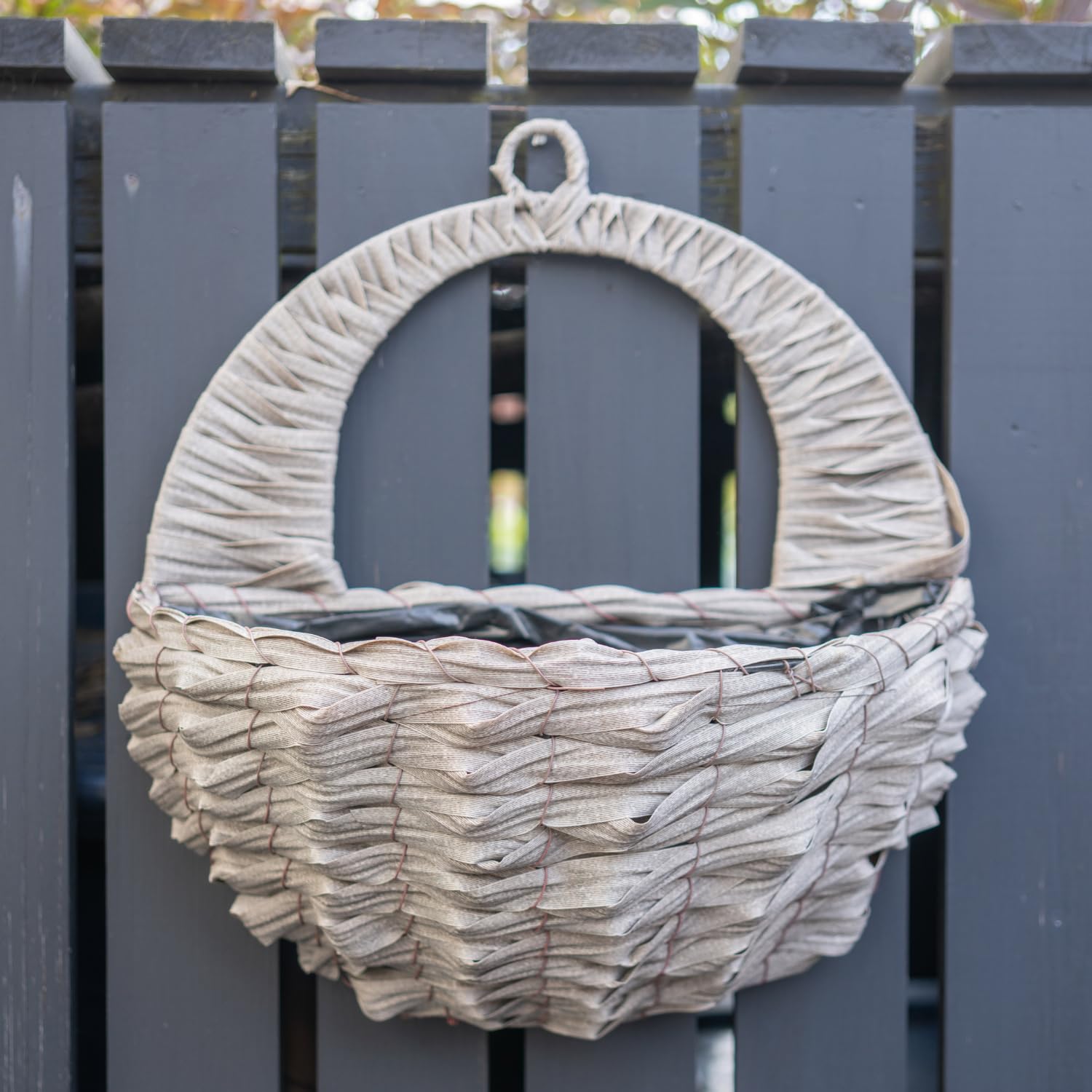 FabFinds Grey Woven Hanging Basket With Handle Decorative Lined Planter Basket for Flowers Plants Storage Home Garden Display (1)