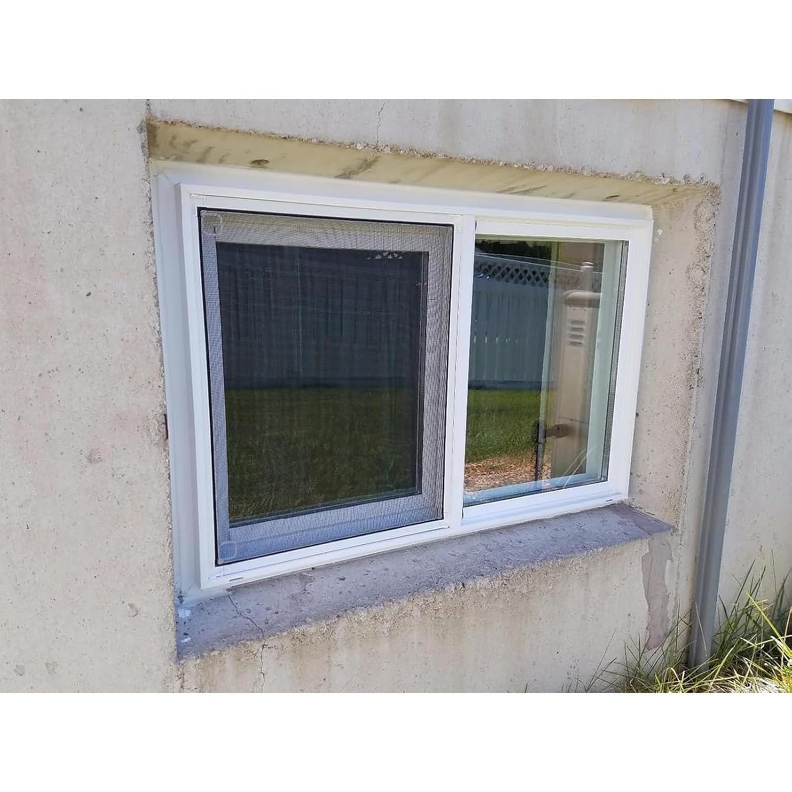 Puerta corredera elegante para gallinero ideal para optimizar espacios exteriores