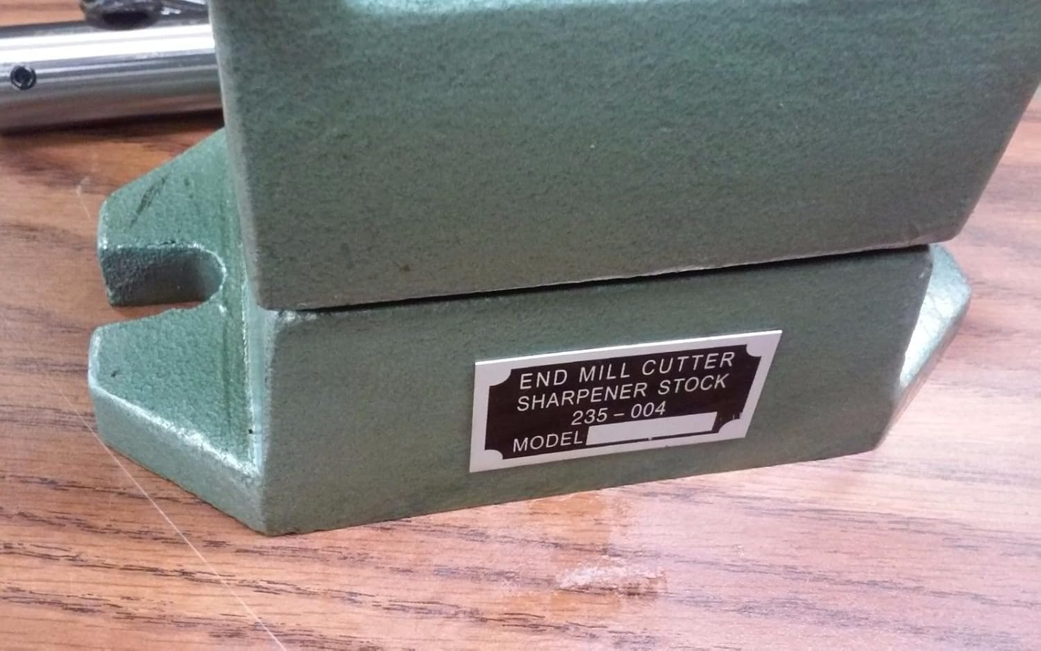 CME End Mill Sharpener, Cast Iron Body, Holds 3/16" to 1 1/4" End Mill Shank Diameters, Securely supports end mills for sharpening on a grinding wheel