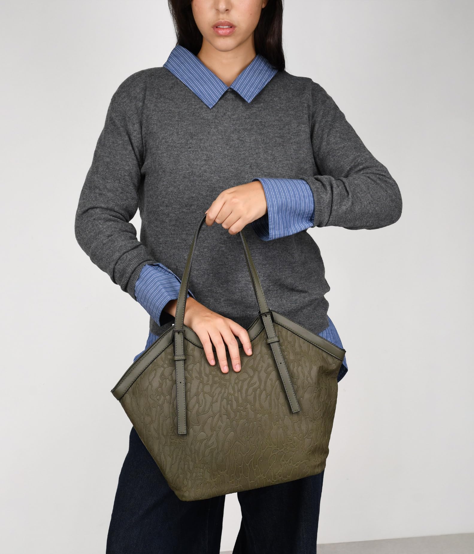 BOSANOVA Bolso Shopper para Mujer con Grabado Efecto Animal Print, Bolsillo Trasero y Asas de Colgar con Hebillas. Cierre con Cremallera. Kaki U