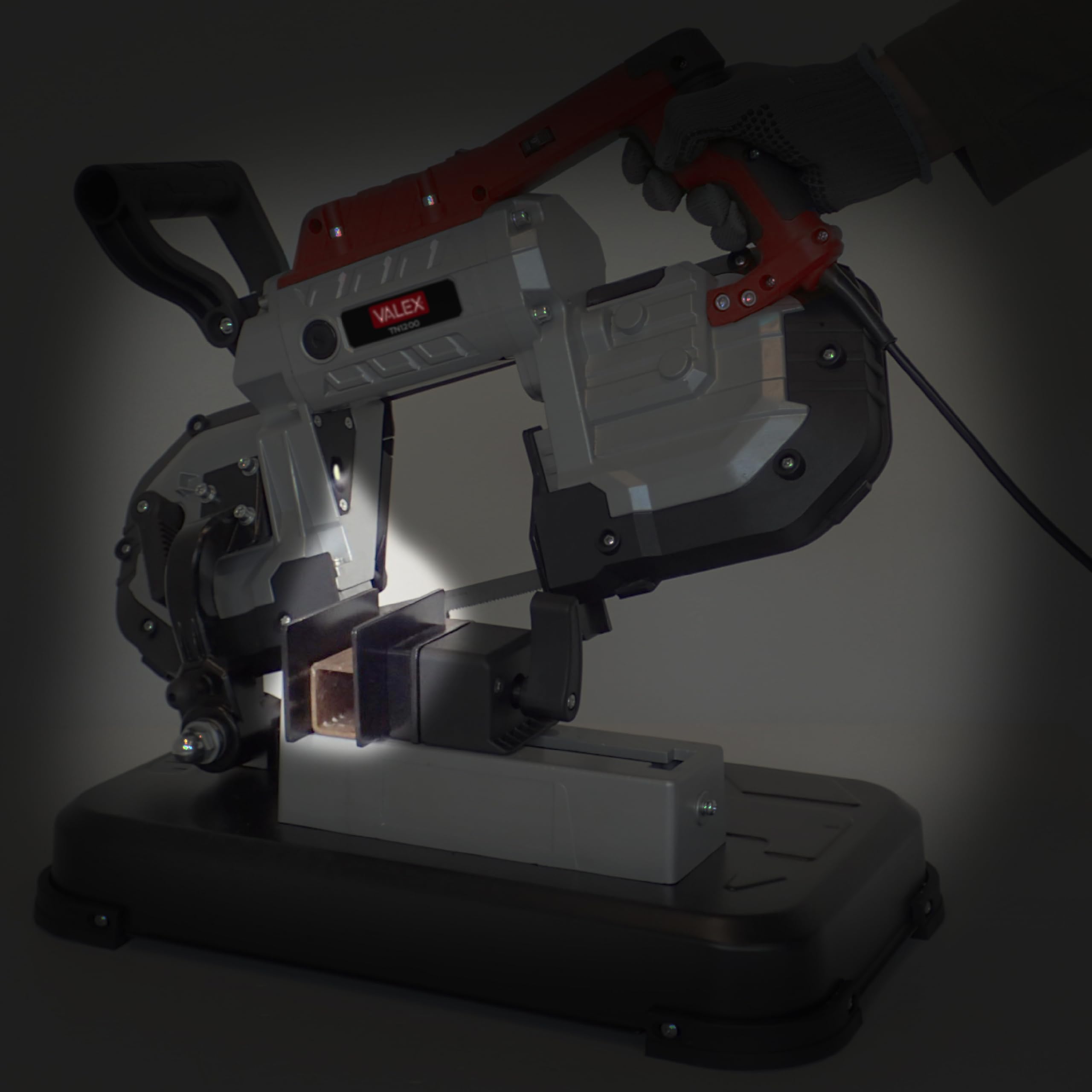 Valex TN1200 Sega a Nastro Portatile, 1200W, per Metalli e Profilati Plastici, Taglio max Ø127mm, con Piedistallo