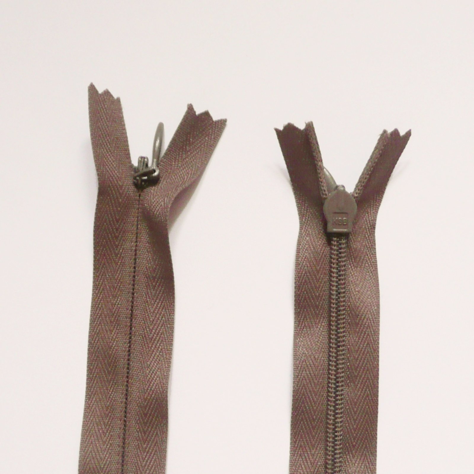 On Trend Fabrics Mocha Brown 22" / 56Cms Concealed Invisible Zip (Alternative To Ykk)